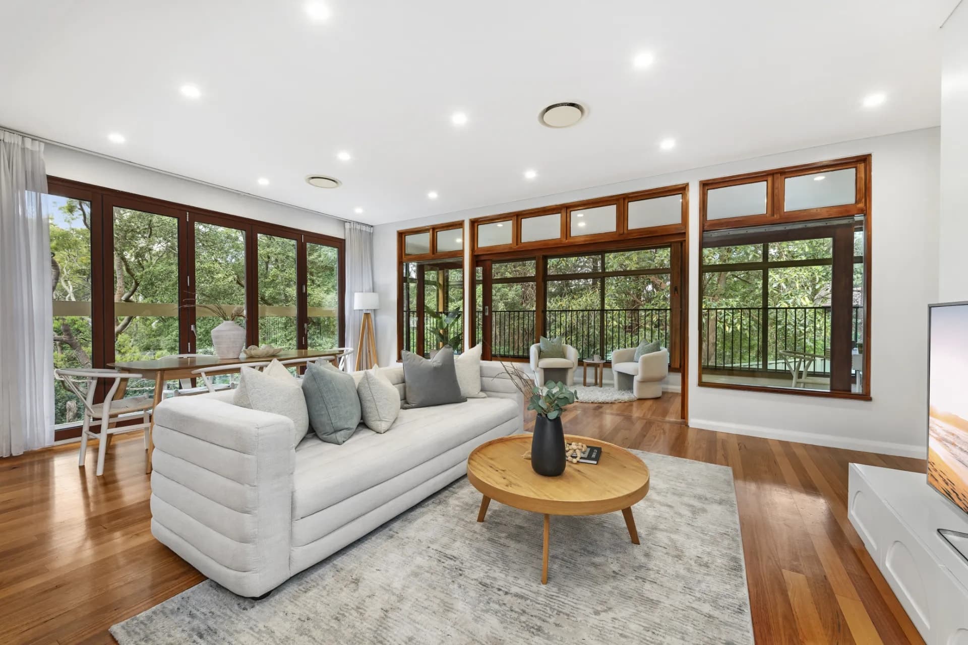 64 Ronald Avenue, Greenwich., Greenwich - Thumbnail 2