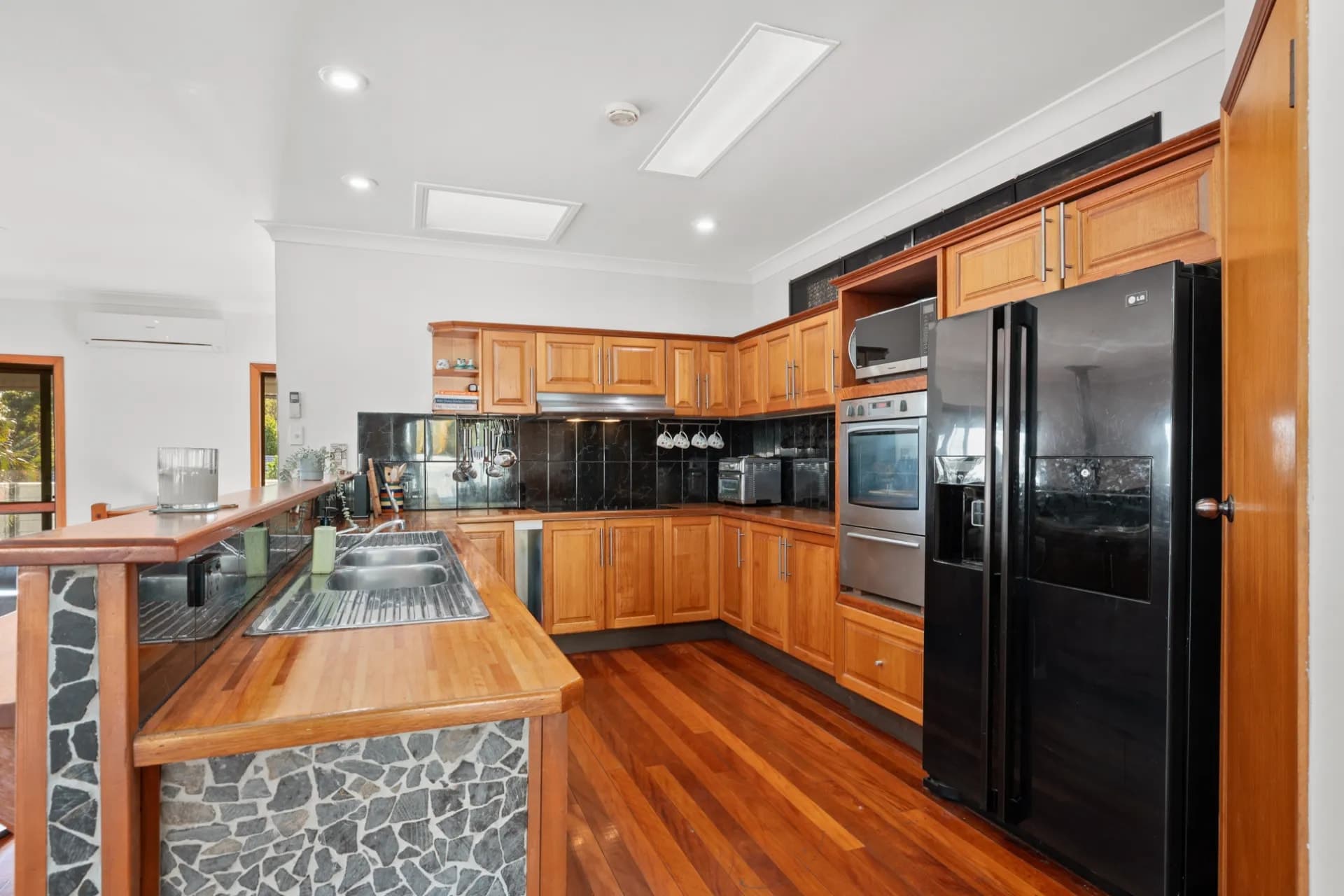 8 Greenhill Grove, Daisy Hill - Thumbnail 5
