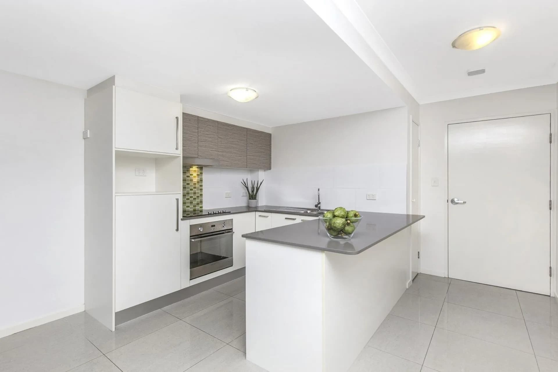 14/28 Carl  Street, Woolloongabba - Thumbnail 3