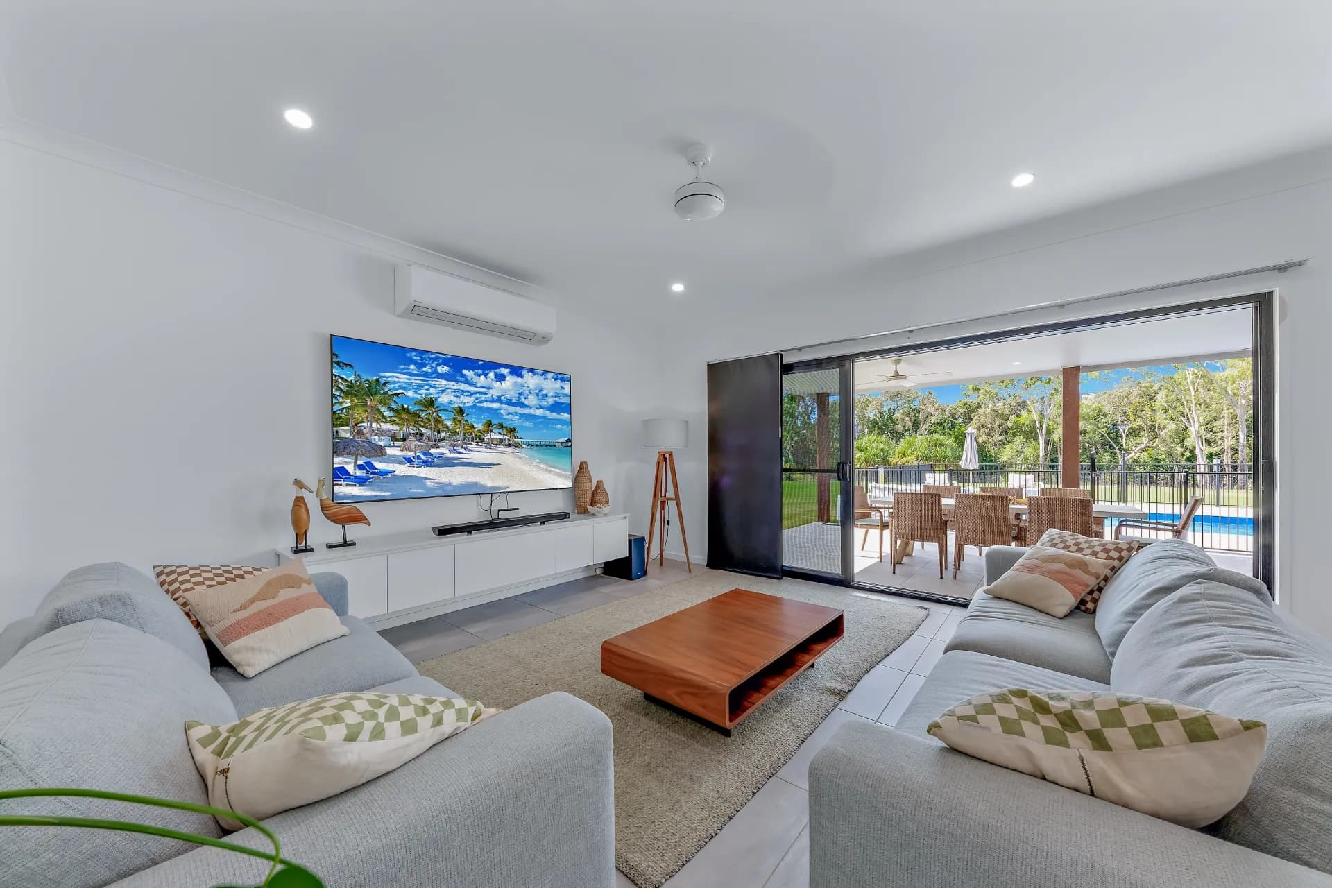 24 Acacia Grove, Woodwark., Woodwark - Thumbnail 4