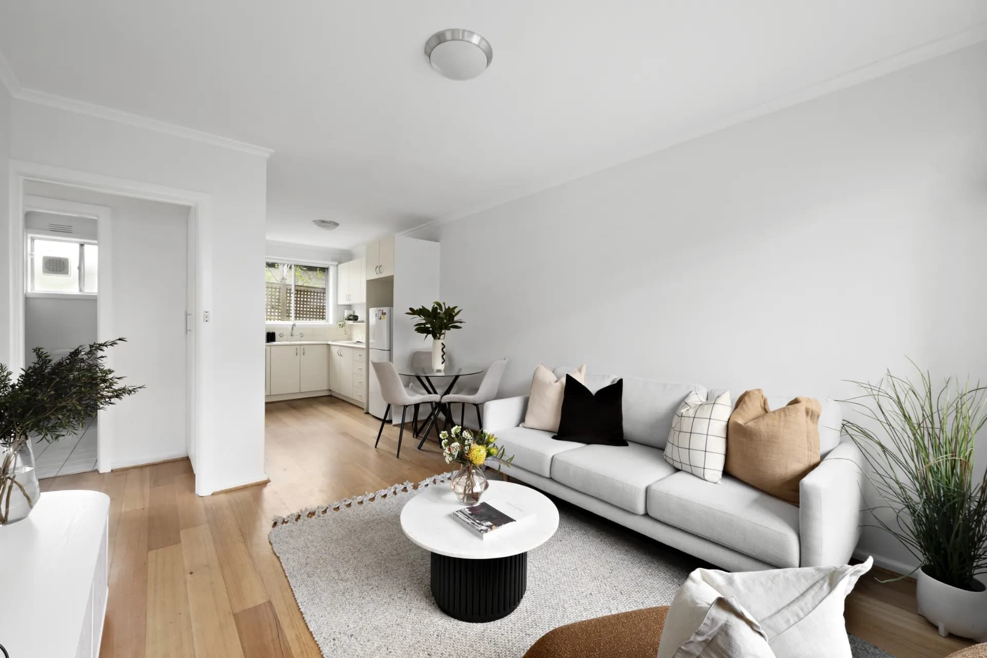 1/24 Elphin  Grove, Hawthorn - Image 1