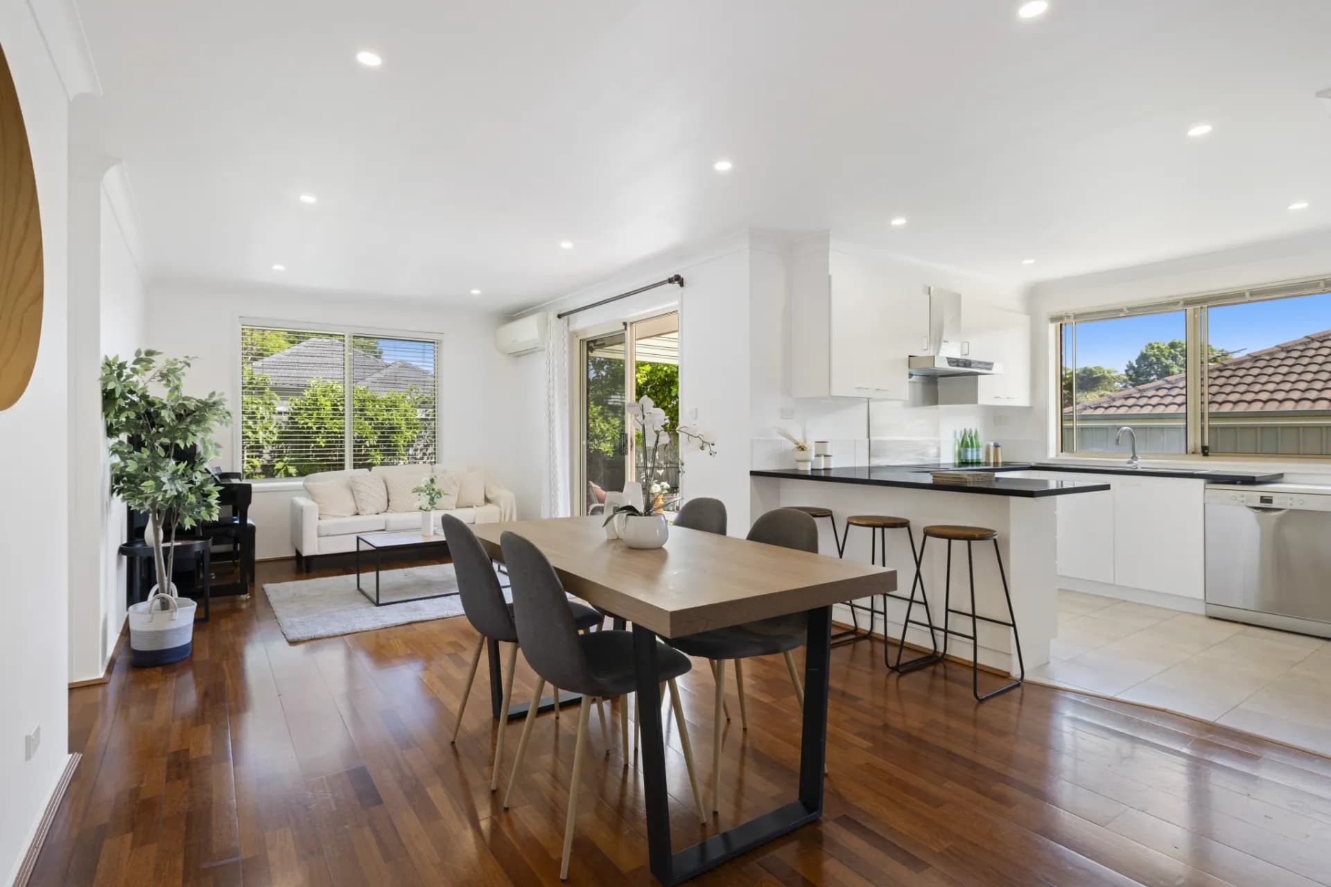 18A Robinson Close, Hornsby Heights, NSW, Hornsby Heights - Thumbnail 3