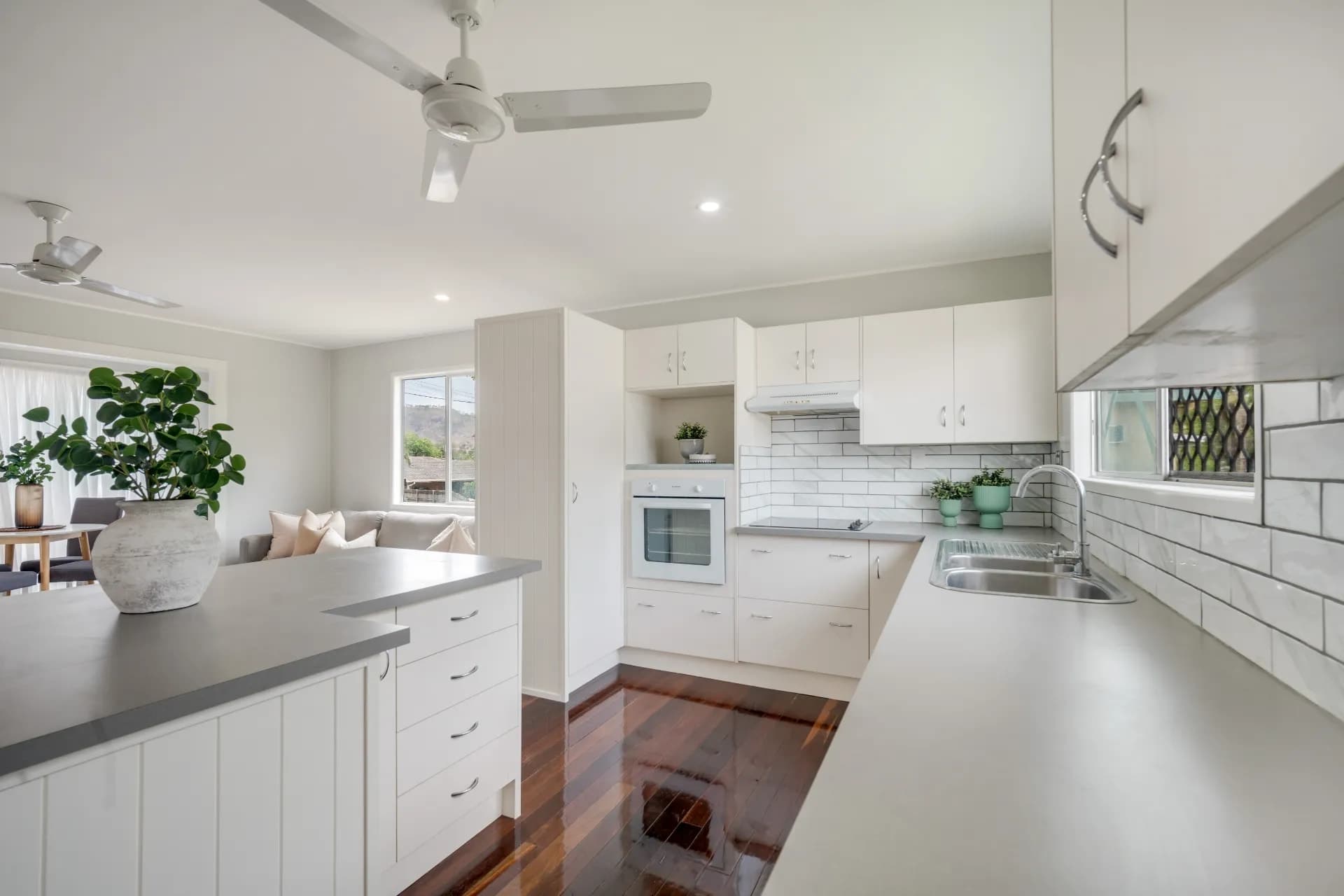 9 Cecelia Court, Kelso., Kelso - Thumbnail 3
