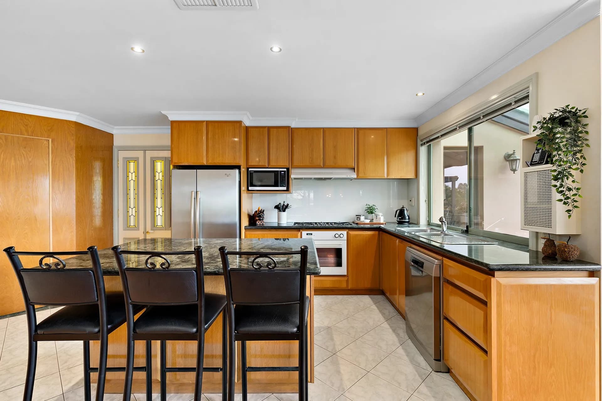 3 Malinda  Way, Croydon South - Thumbnail 2