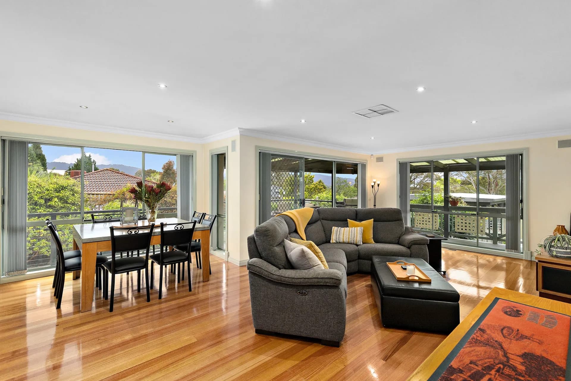 3 Malinda  Way, Croydon South - Thumbnail 4