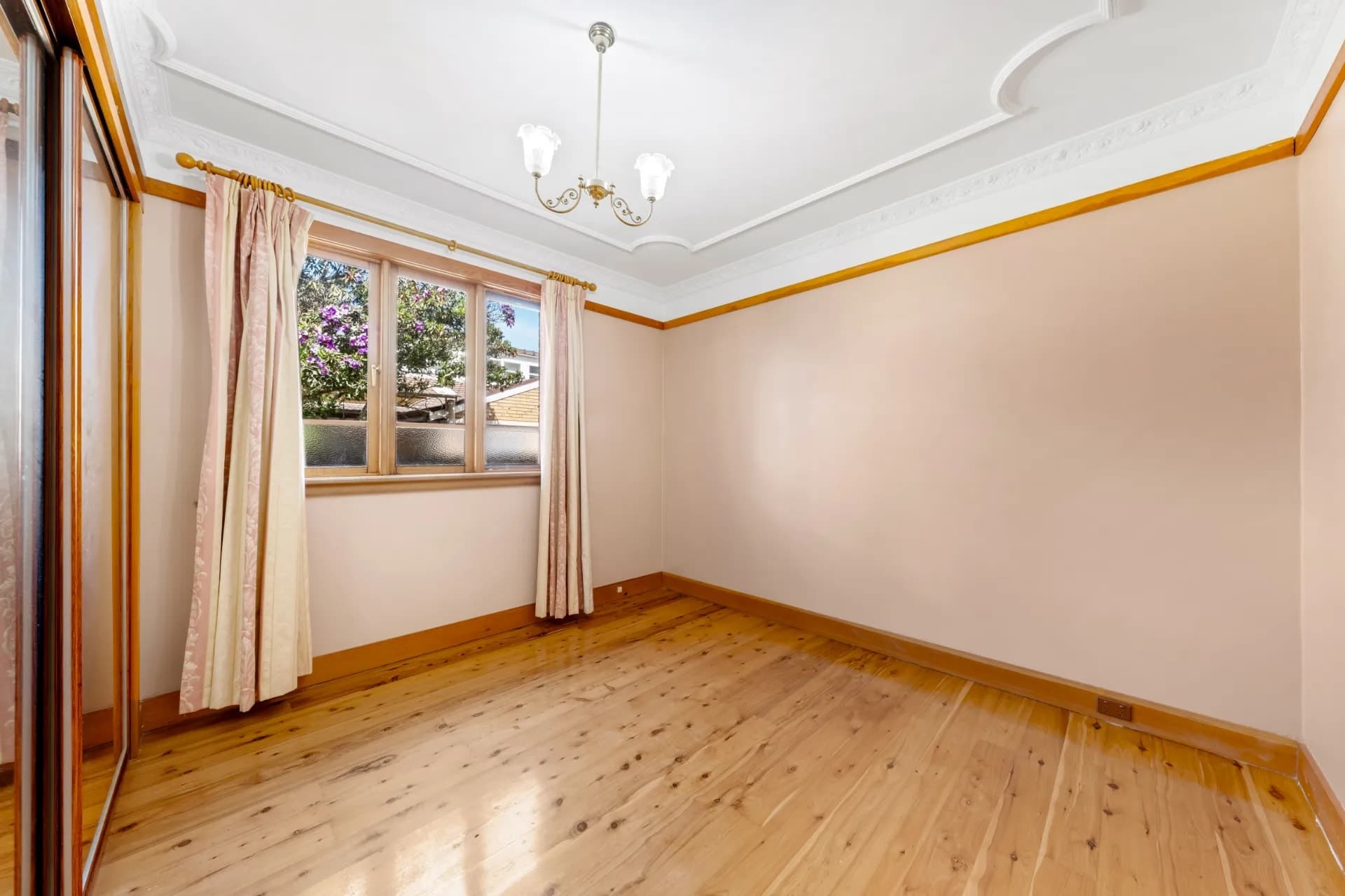 29  Croydon  Avenue, Croydon., Croydon - Thumbnail 8