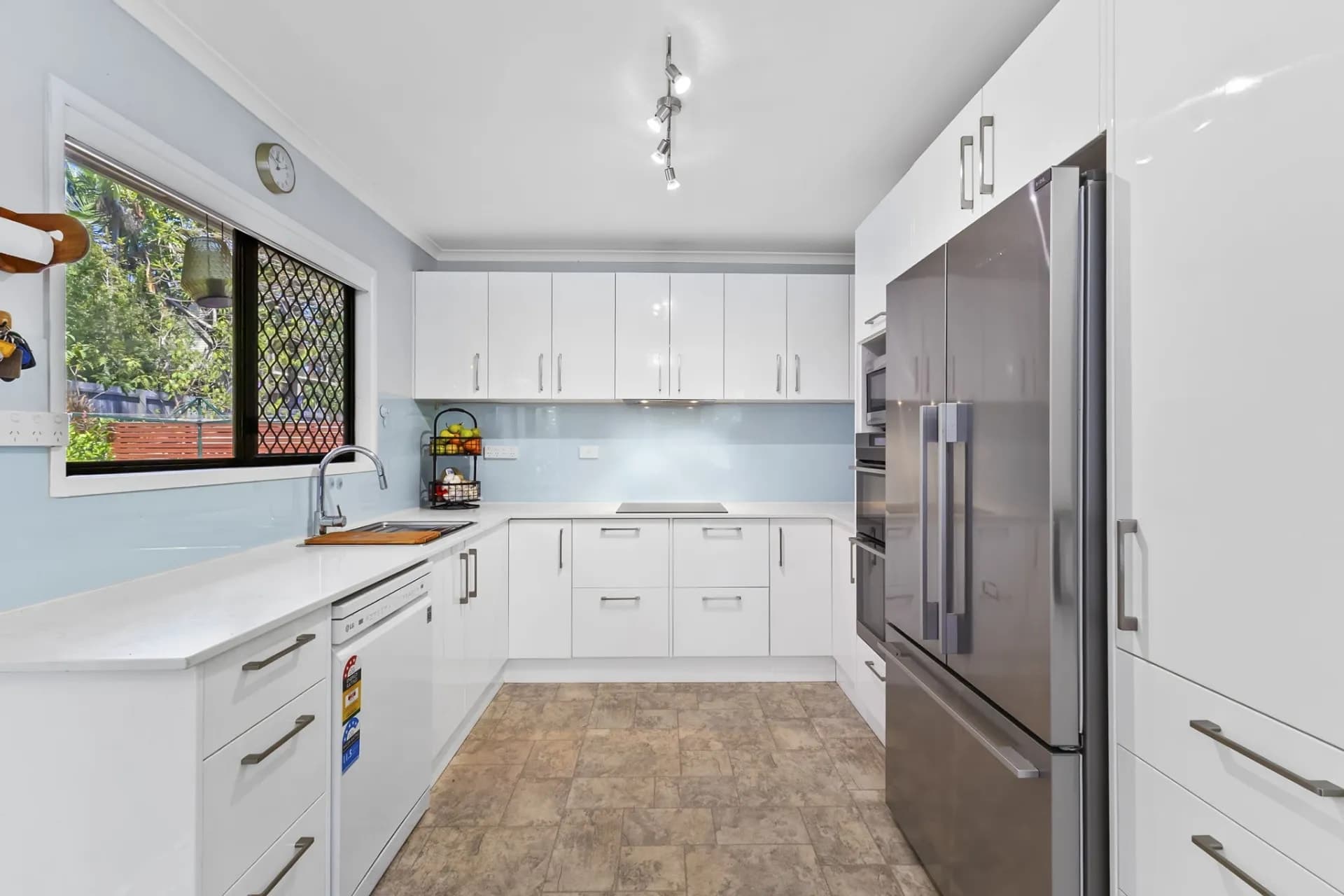 14 Wingara Grove, Ferny Hills., Ferny Hills - Thumbnail 4