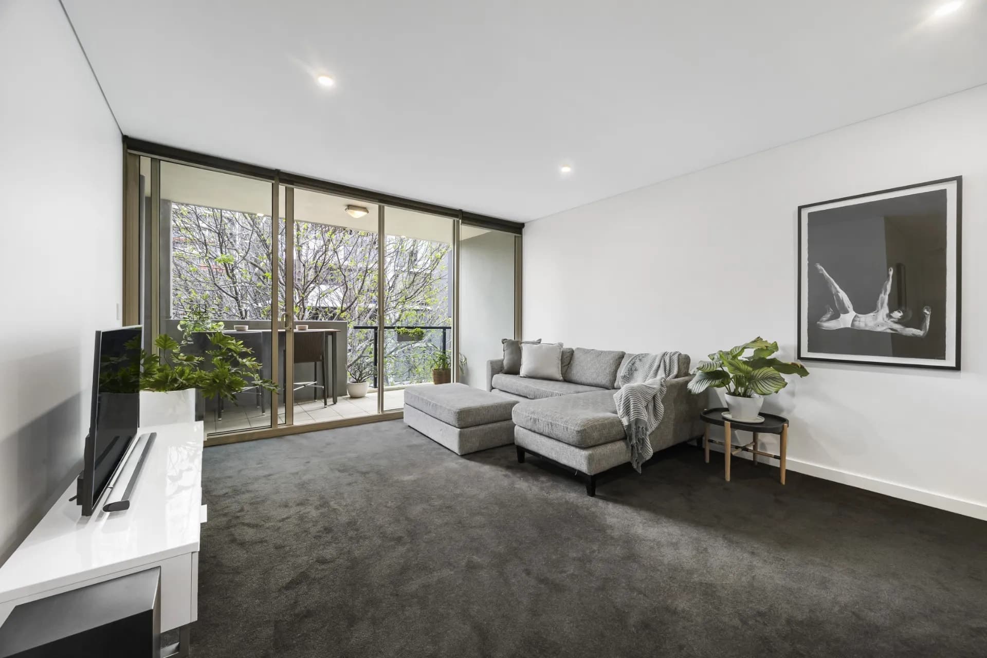 302/3 Chapel Mews, South Yarra - Thumbnail 2