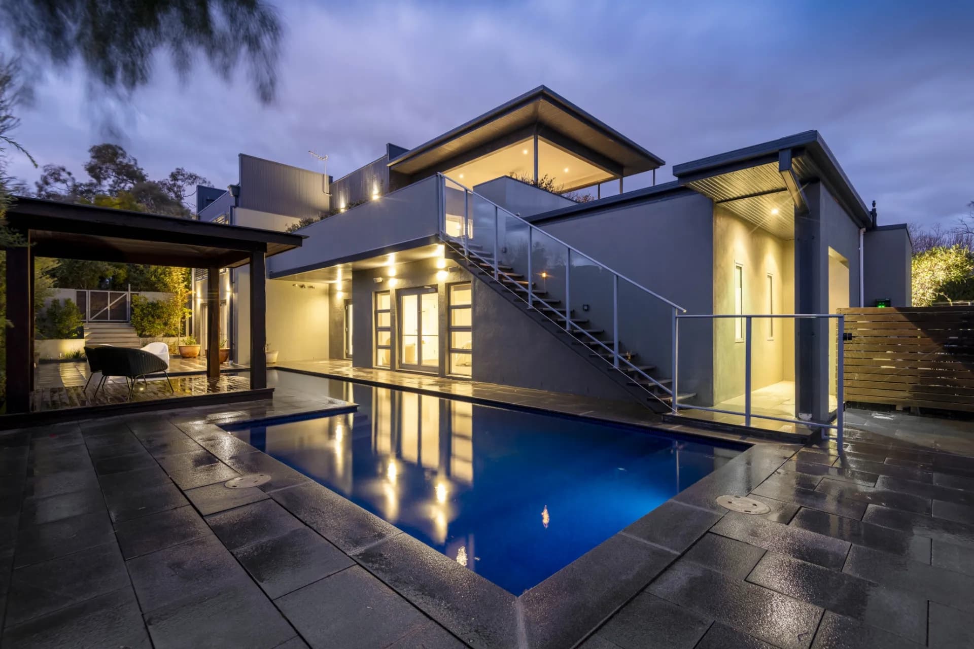 93  Hopetoun  Circuit, Yarralumla., Yarralumla - Thumbnail 3