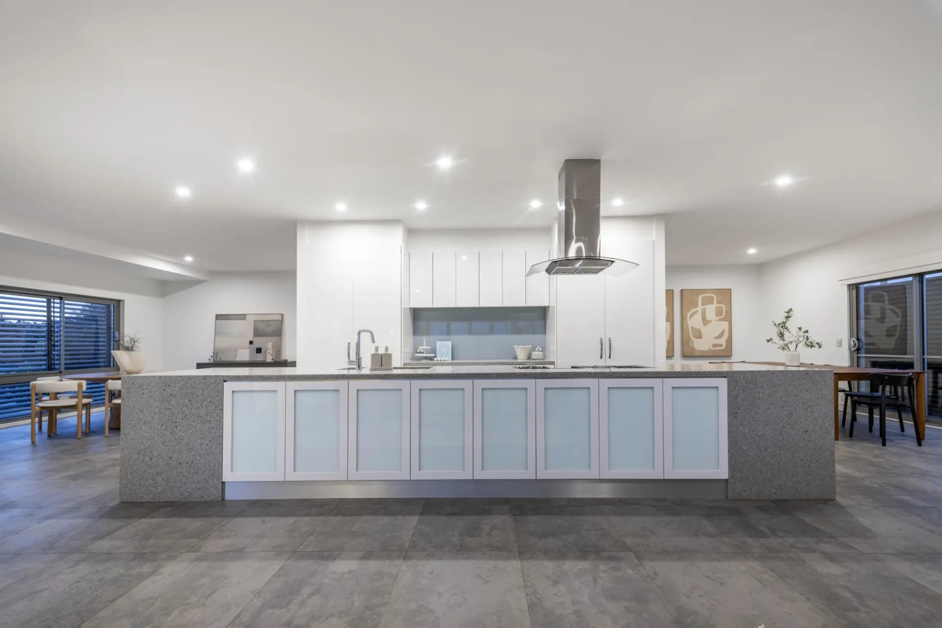 93  Hopetoun  Circuit, Yarralumla., Yarralumla - Thumbnail 7