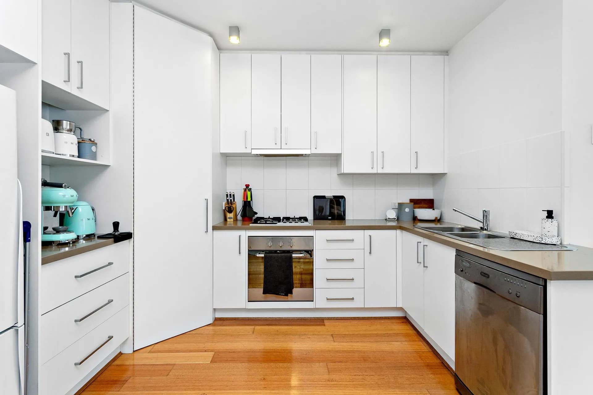 7/3 Bundalohn Court, St Kilda - Thumbnail 2