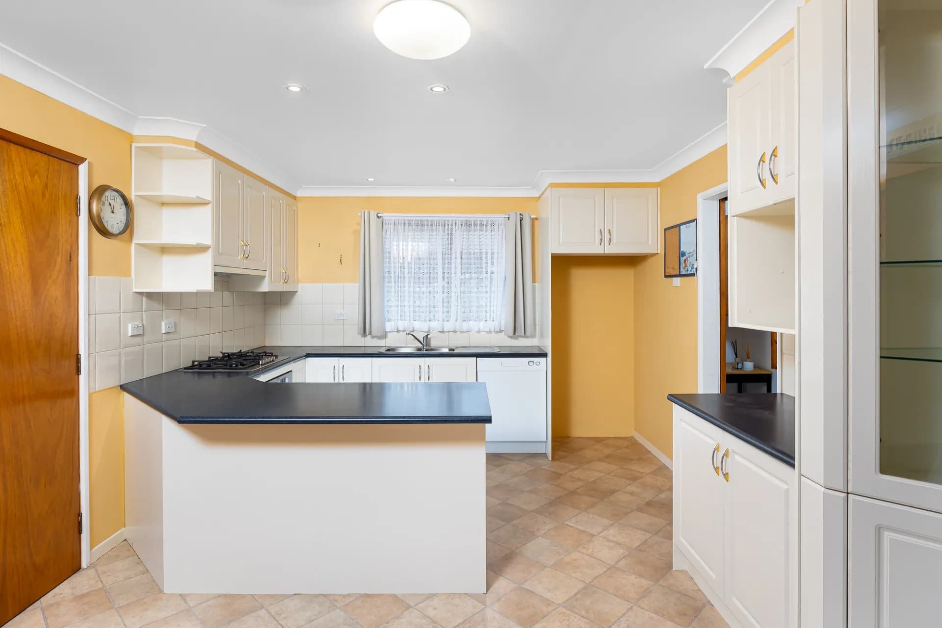 23 Cox Avenue, Forest Hill - Thumbnail 2