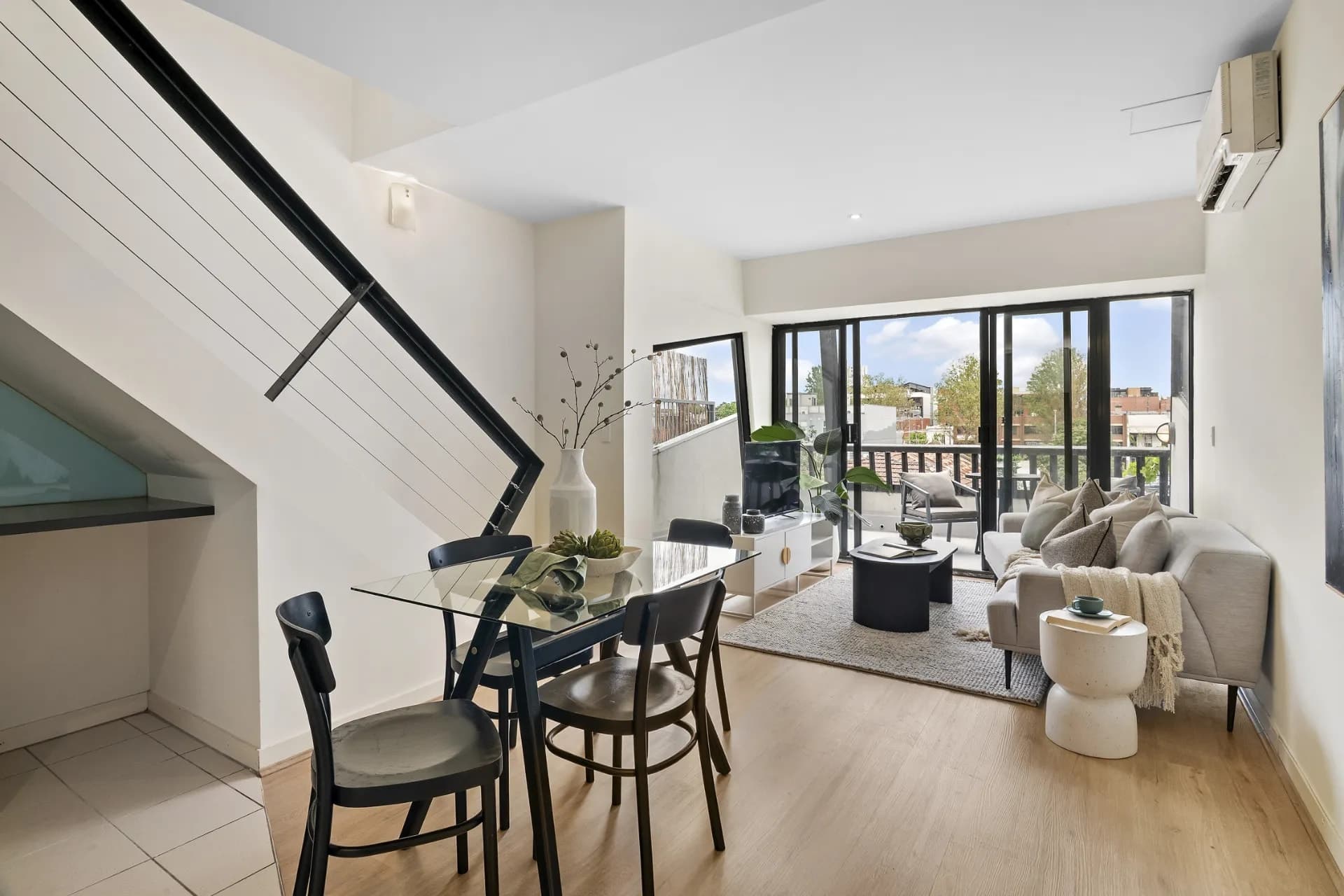 301/22-24 Cobden  Street, North Melbourne., North Melbourne - Thumbnail 2