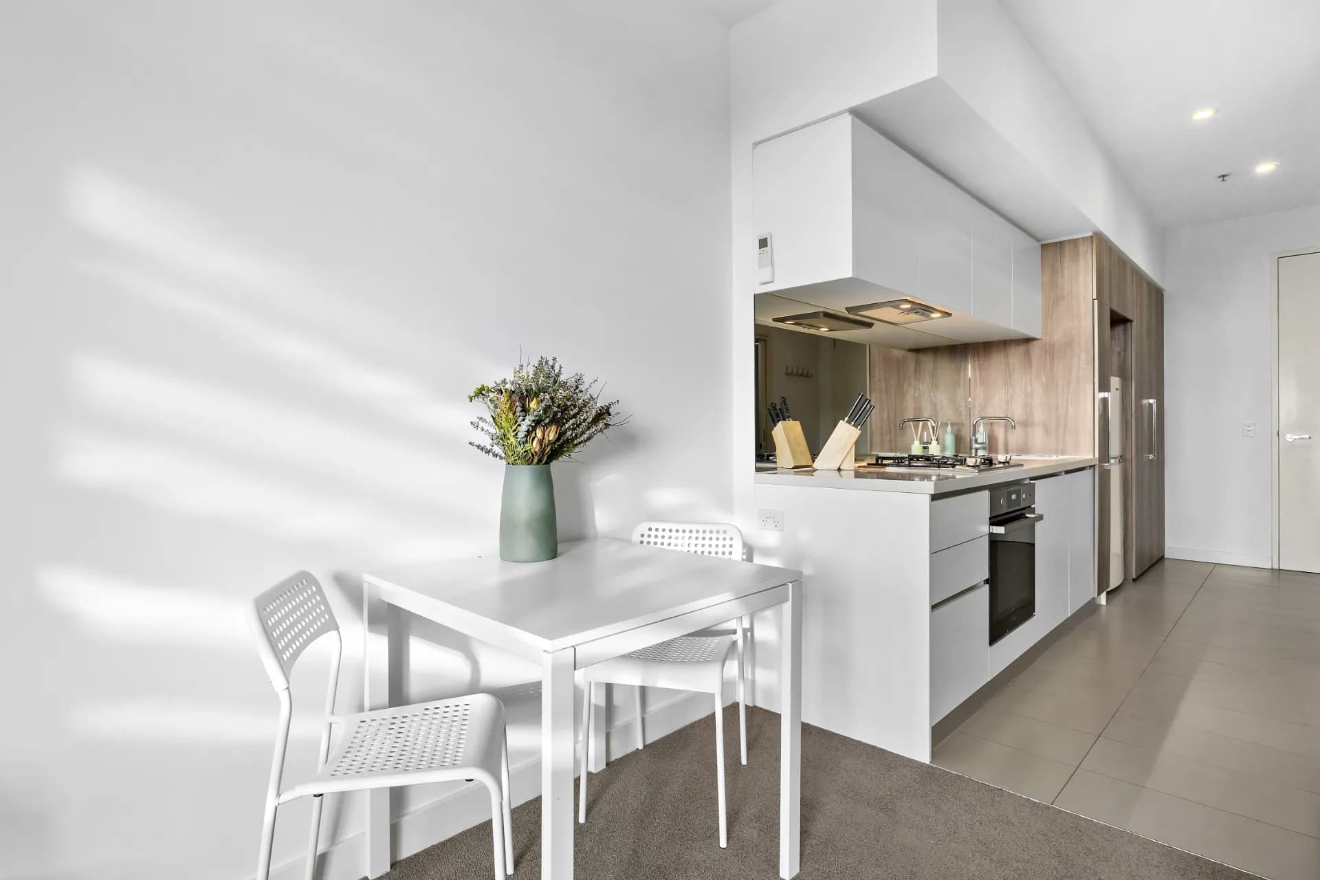 506/35 Malcolm Street, South Yarra - Thumbnail 2