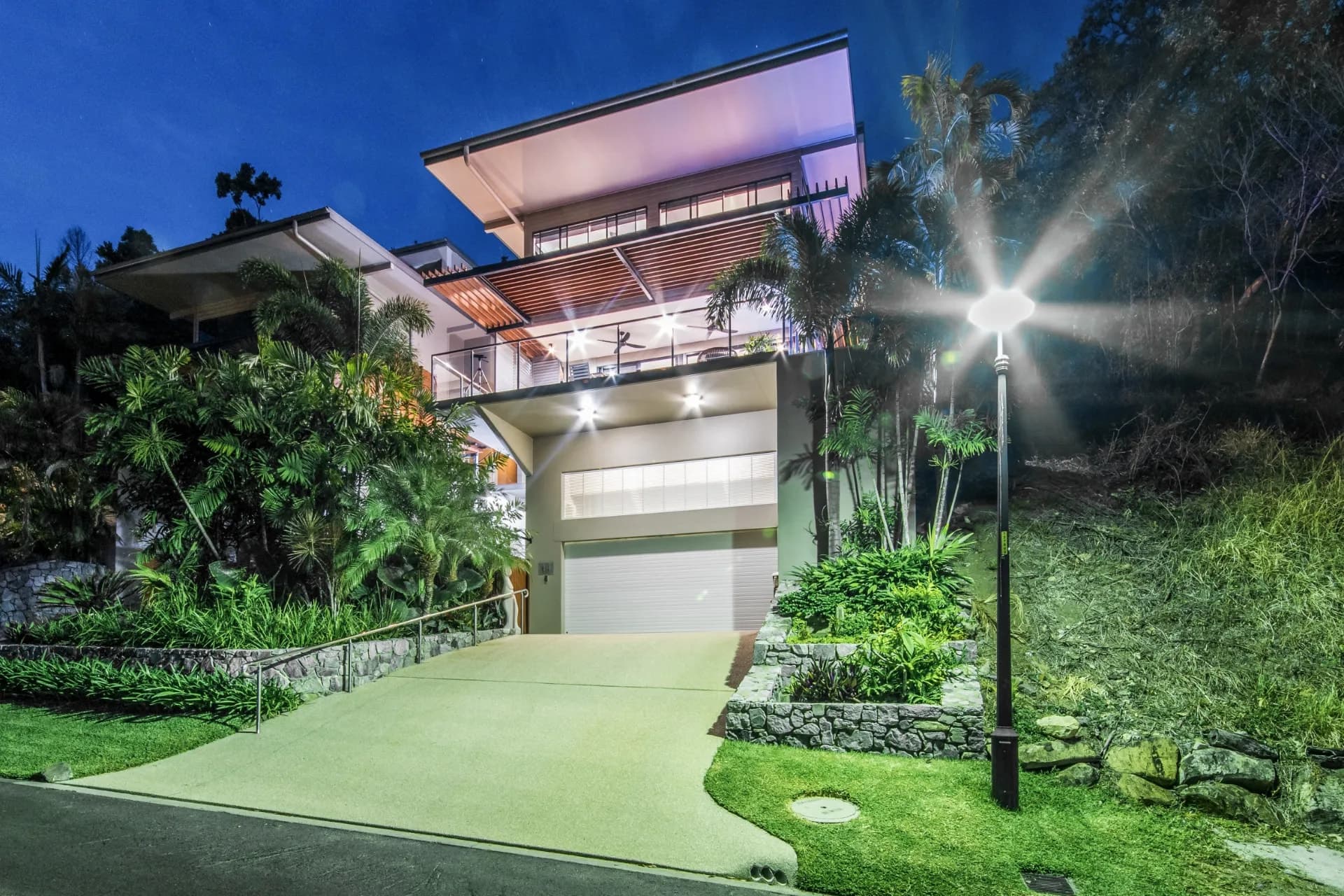 16 Stonehaven Court, Airlie Beach - Image 1