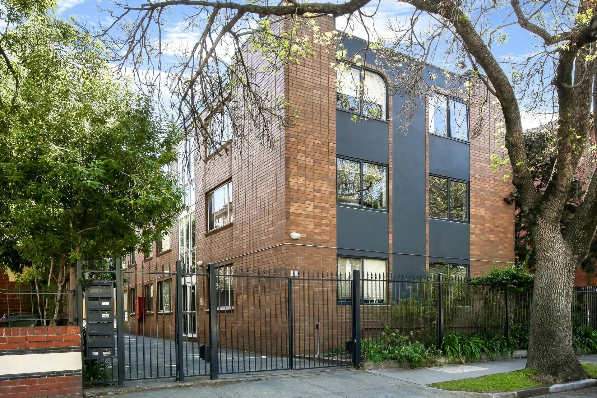 8/16 Robe Street, St Kilda - Thumbnail 2