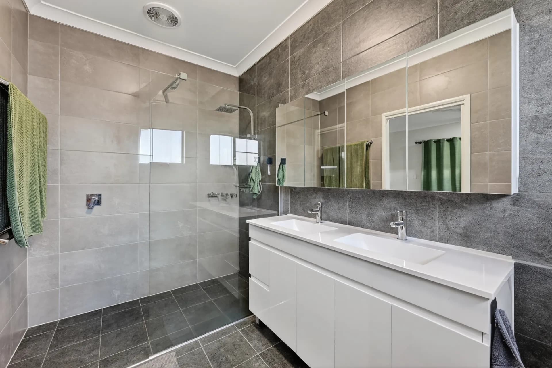 15 Featherwood Street, Mount Low, QLD, Mount Low - Thumbnail 6