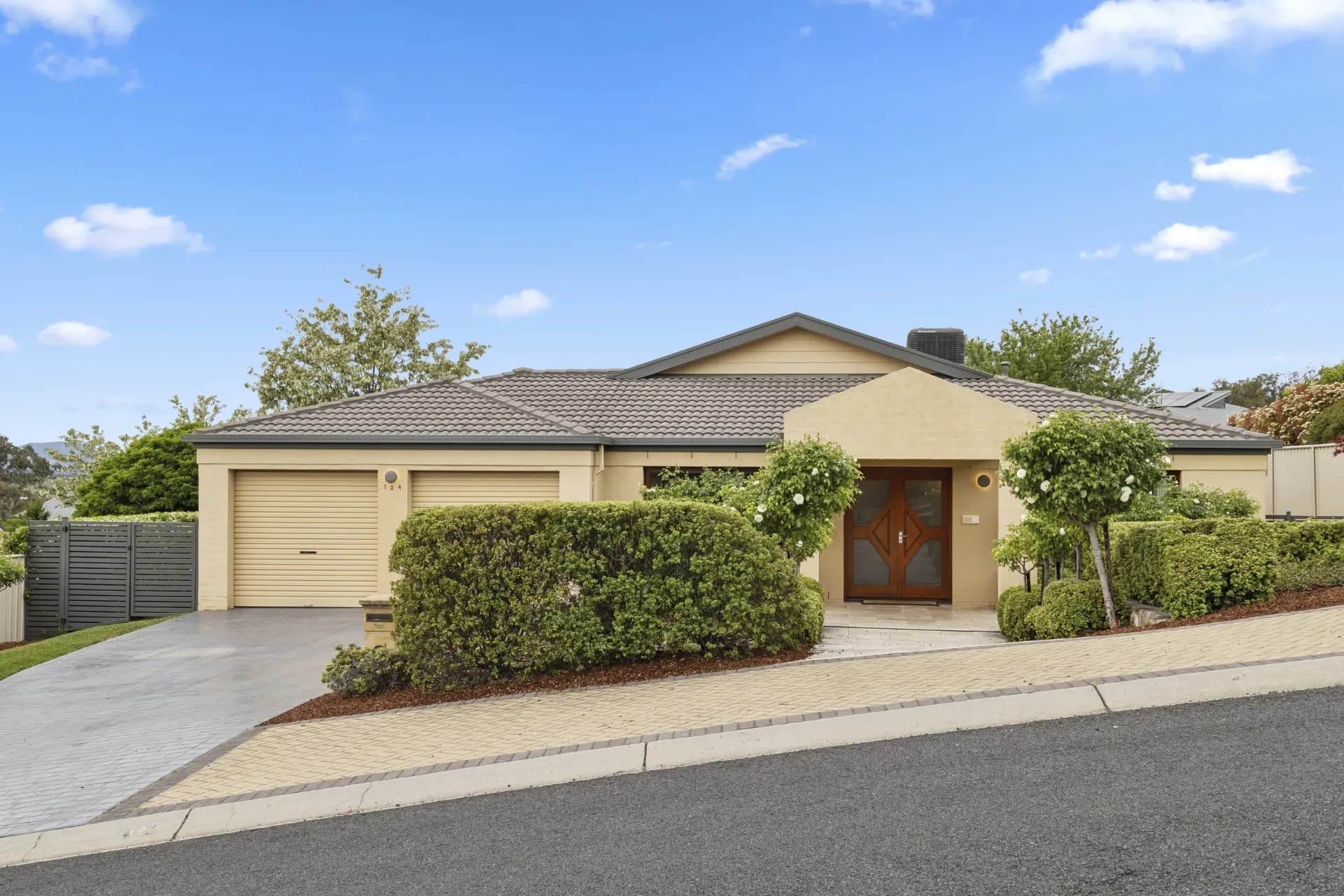 124 Waterfall Drive, Jerrabomberra., Jerrabomberra - Image 1