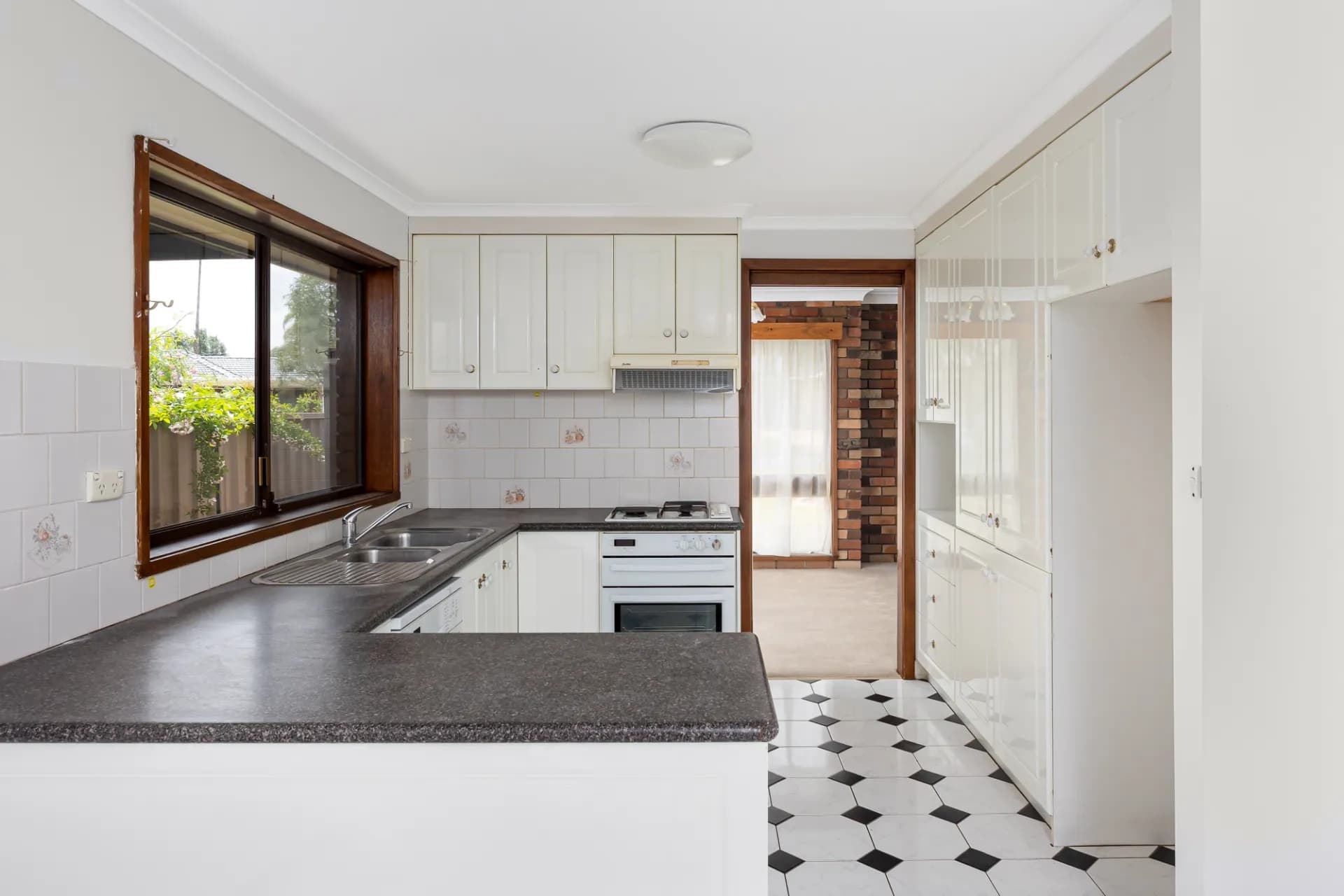 26 Geneva Crescent, Lake Albert - Thumbnail 5
