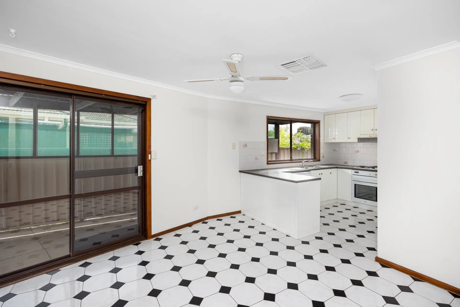 26 Geneva Crescent, Lake Albert - Thumbnail 6