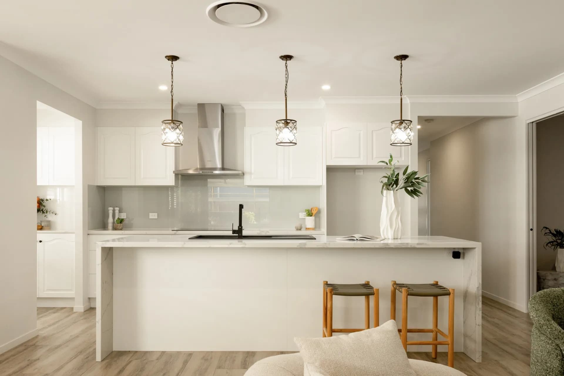 31 Executive Way, Bridgeman Downs - Thumbnail 2