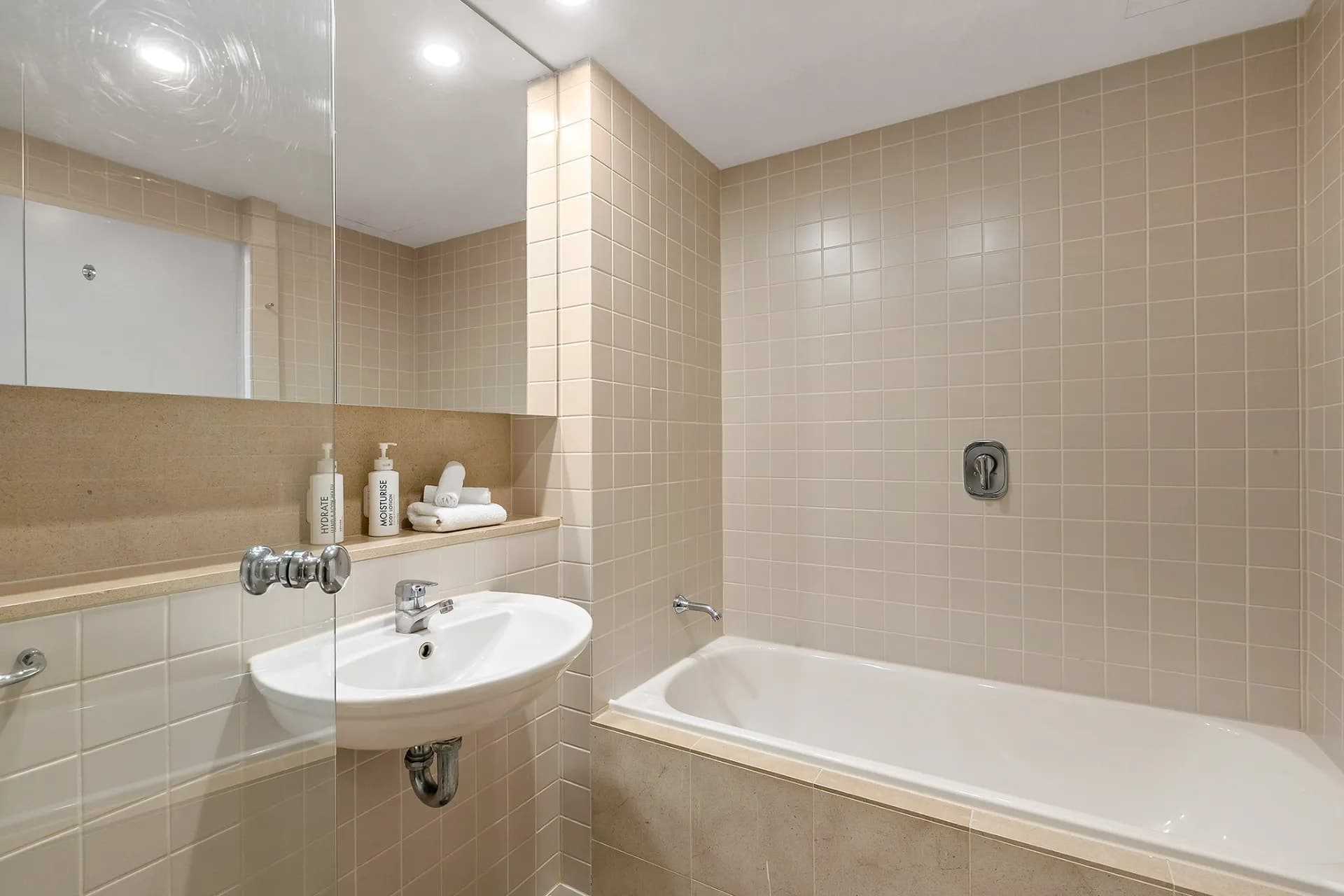 225/16 Holdfast Promenade, Glenelg - Thumbnail 7