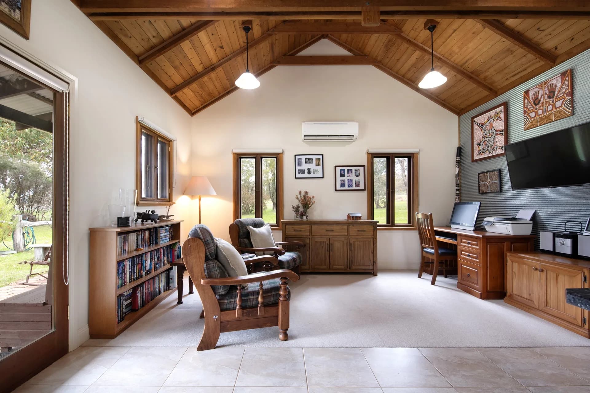 19 Hoinsville  Road, Elphinstone - Thumbnail 5