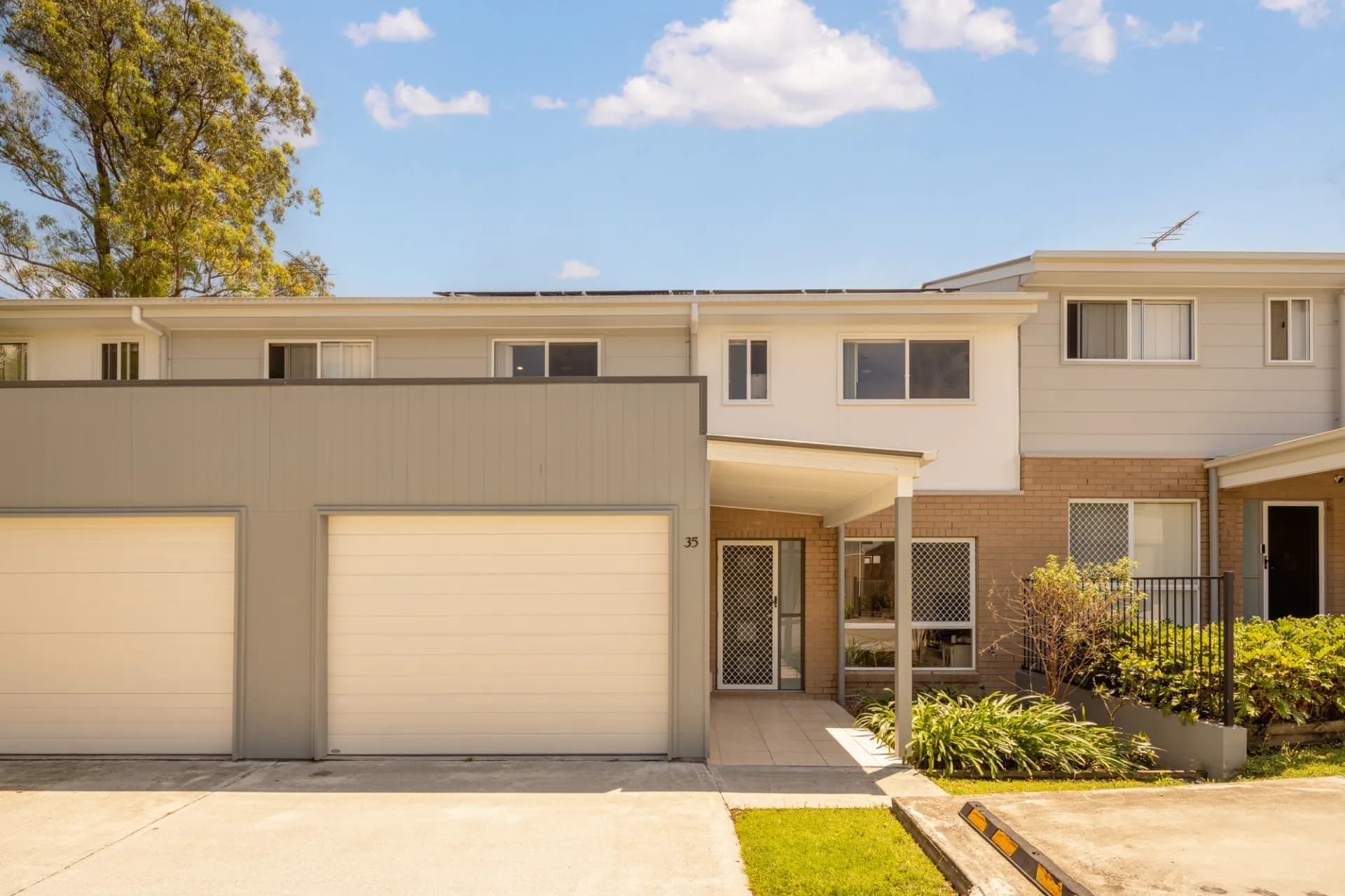 35/10 Emerald Place, Bridgeman Downs - Image 1