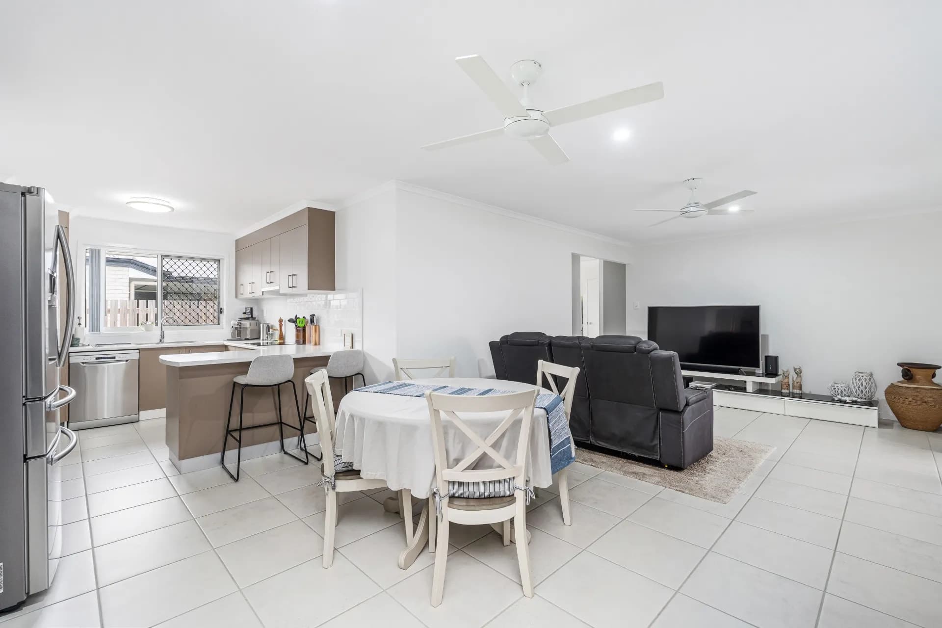 76 Girraween  Way, Eli Waters - Thumbnail 4
