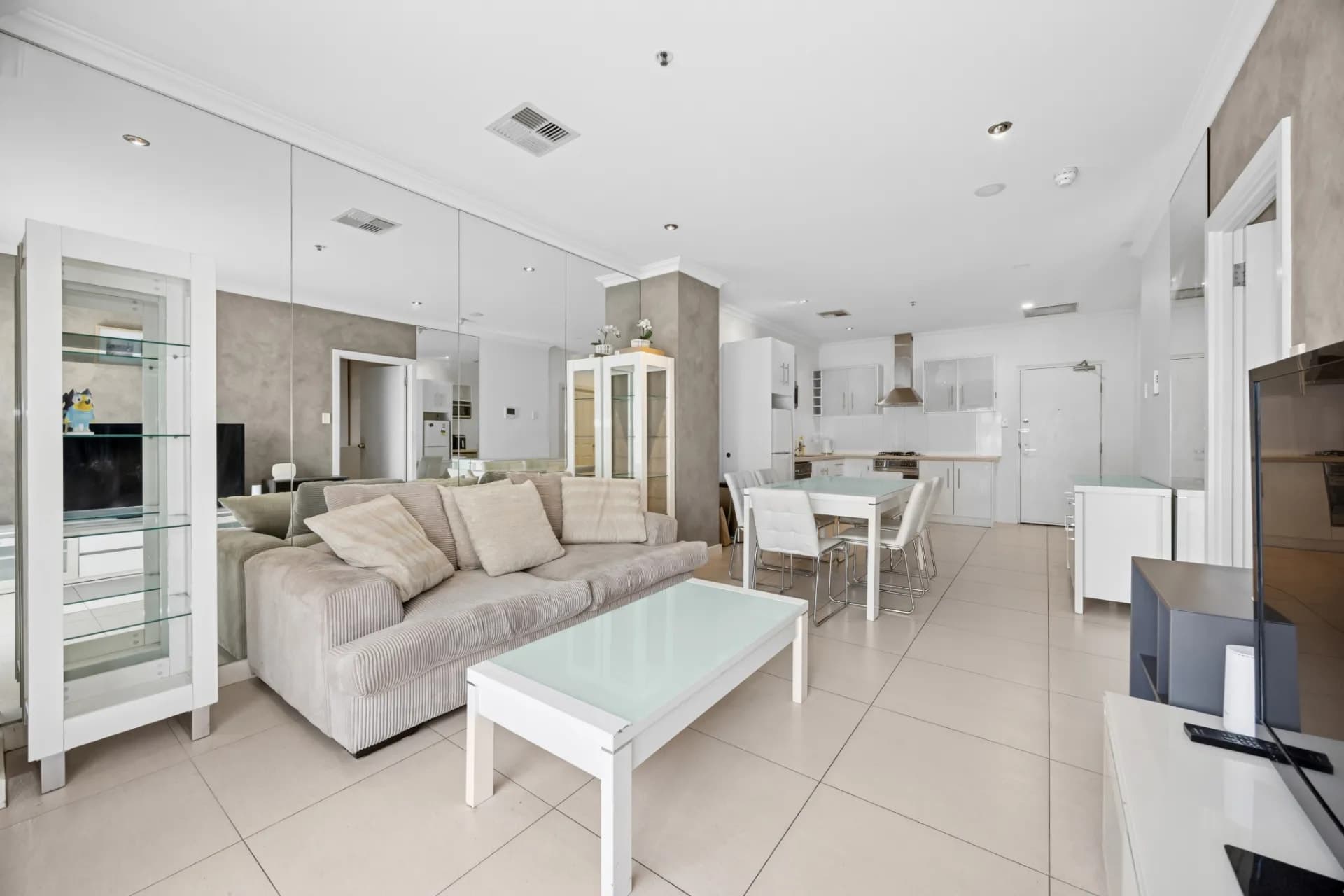 802/39 Grenfell Street, Adelaide - Thumbnail 2