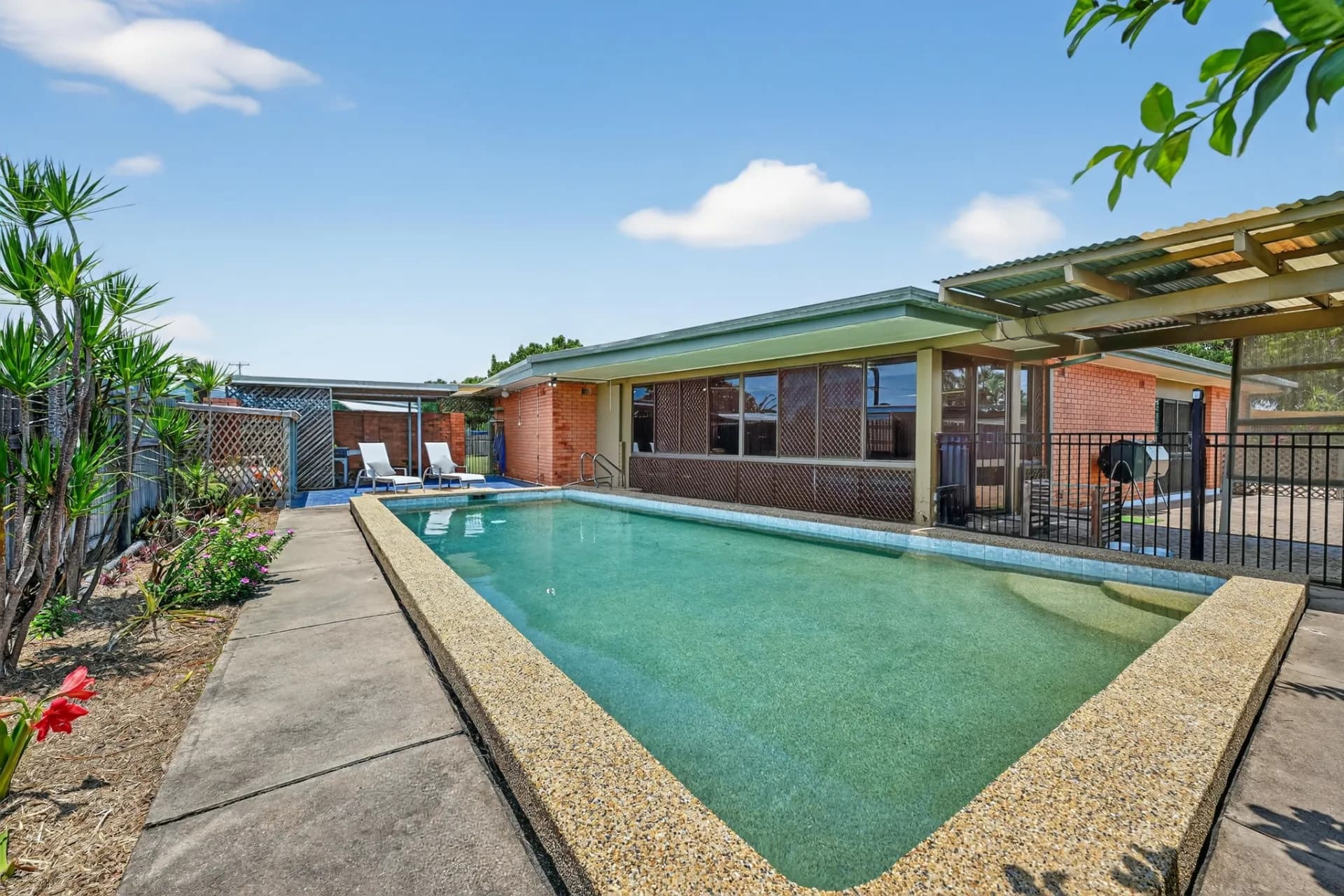 8 Coe Court, Heatley., Heatley - Thumbnail 3