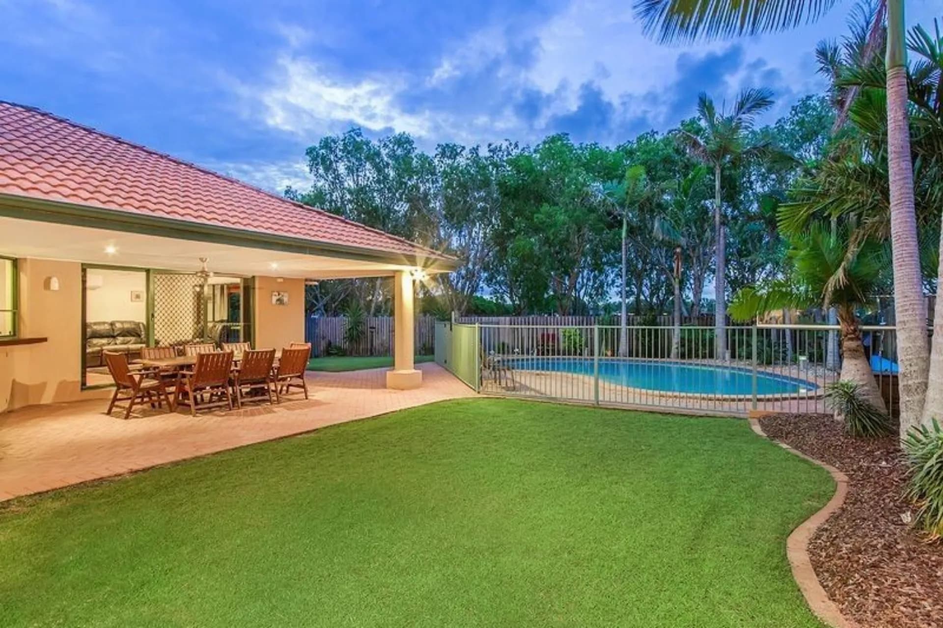 12 Audrey Avenue, Helensvale, Helensvale - Thumbnail 2