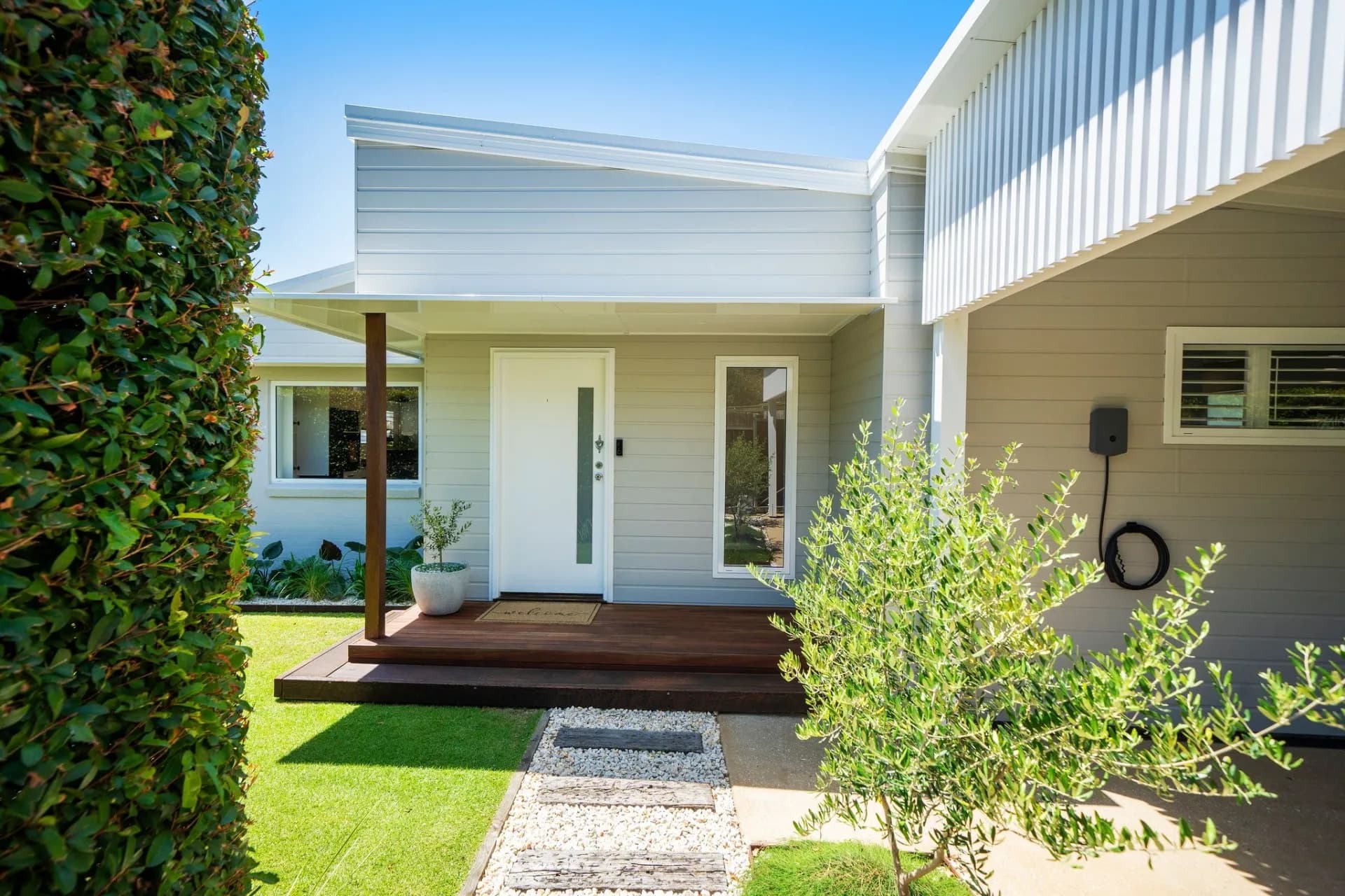 47 Queen Street, Moffat Beach - Image 1