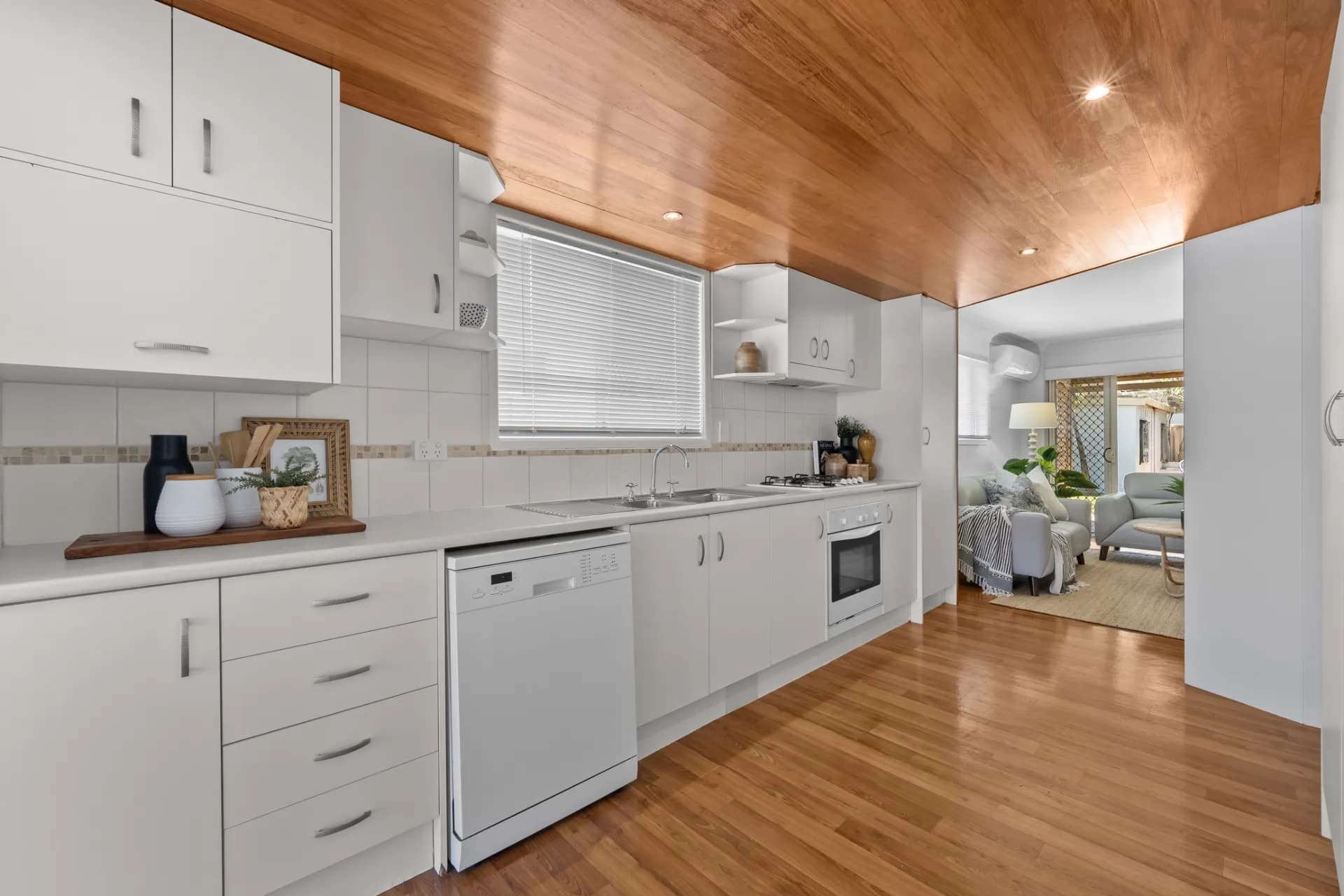 1/15 Victor Avenue, Paradise Point - Thumbnail 5