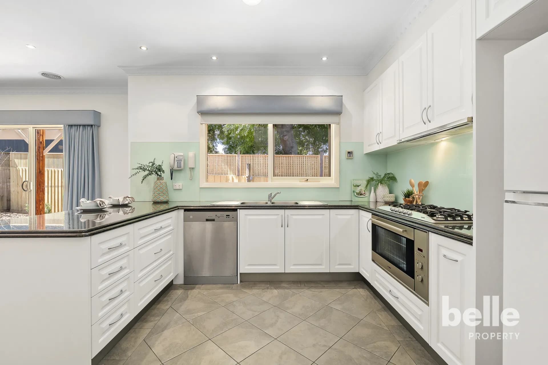 12 Coromandel Crescent South, Knoxfield - Thumbnail 8
