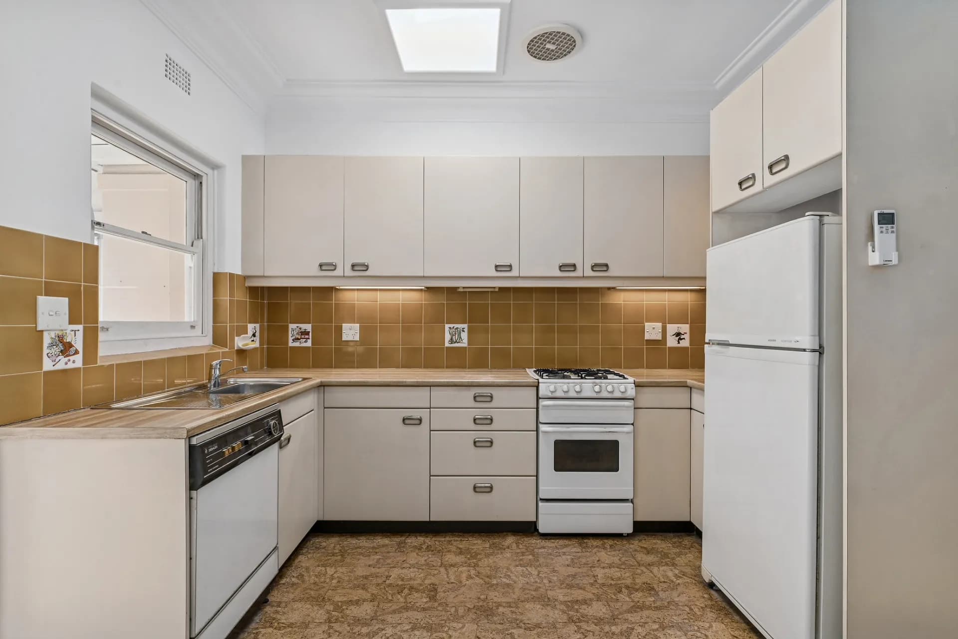 16 Marx Avenue, Beverley Park - Thumbnail 2