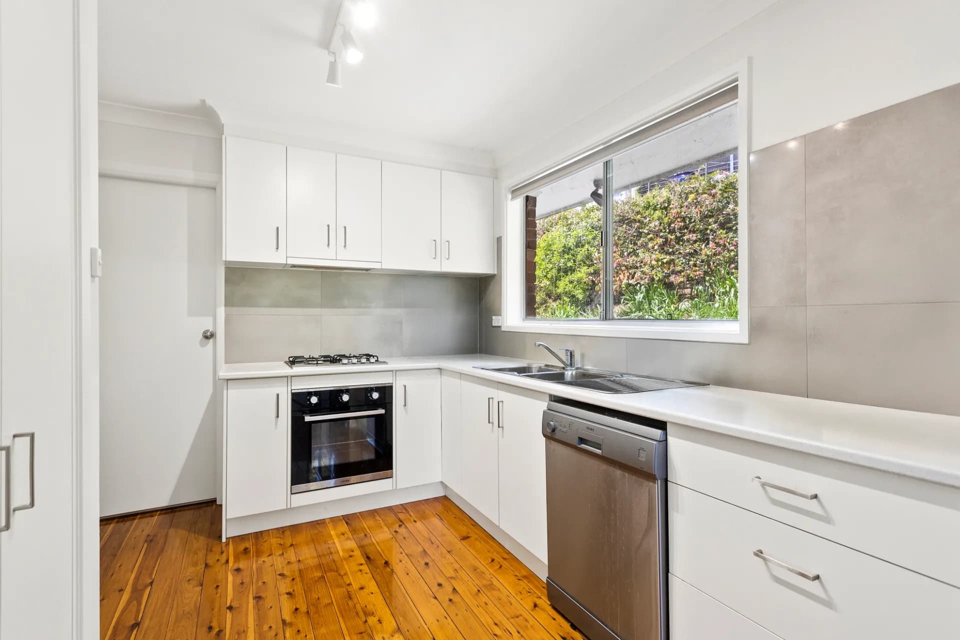 25  Hilltop Avenue, Wollongong., Wollongong - Thumbnail 4