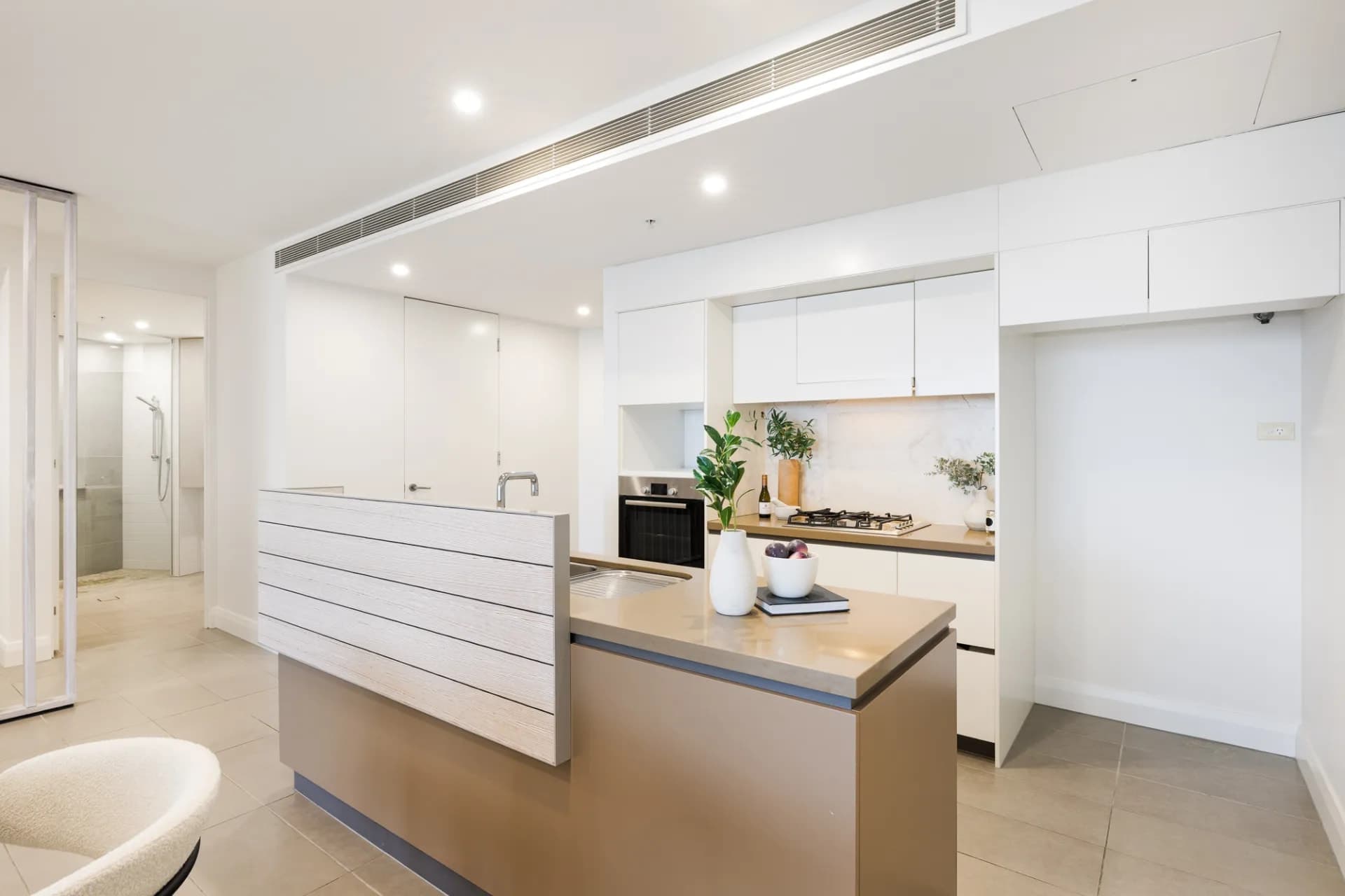 305/99 Marine Parade, Redcliffe., Redcliffe - Thumbnail 8