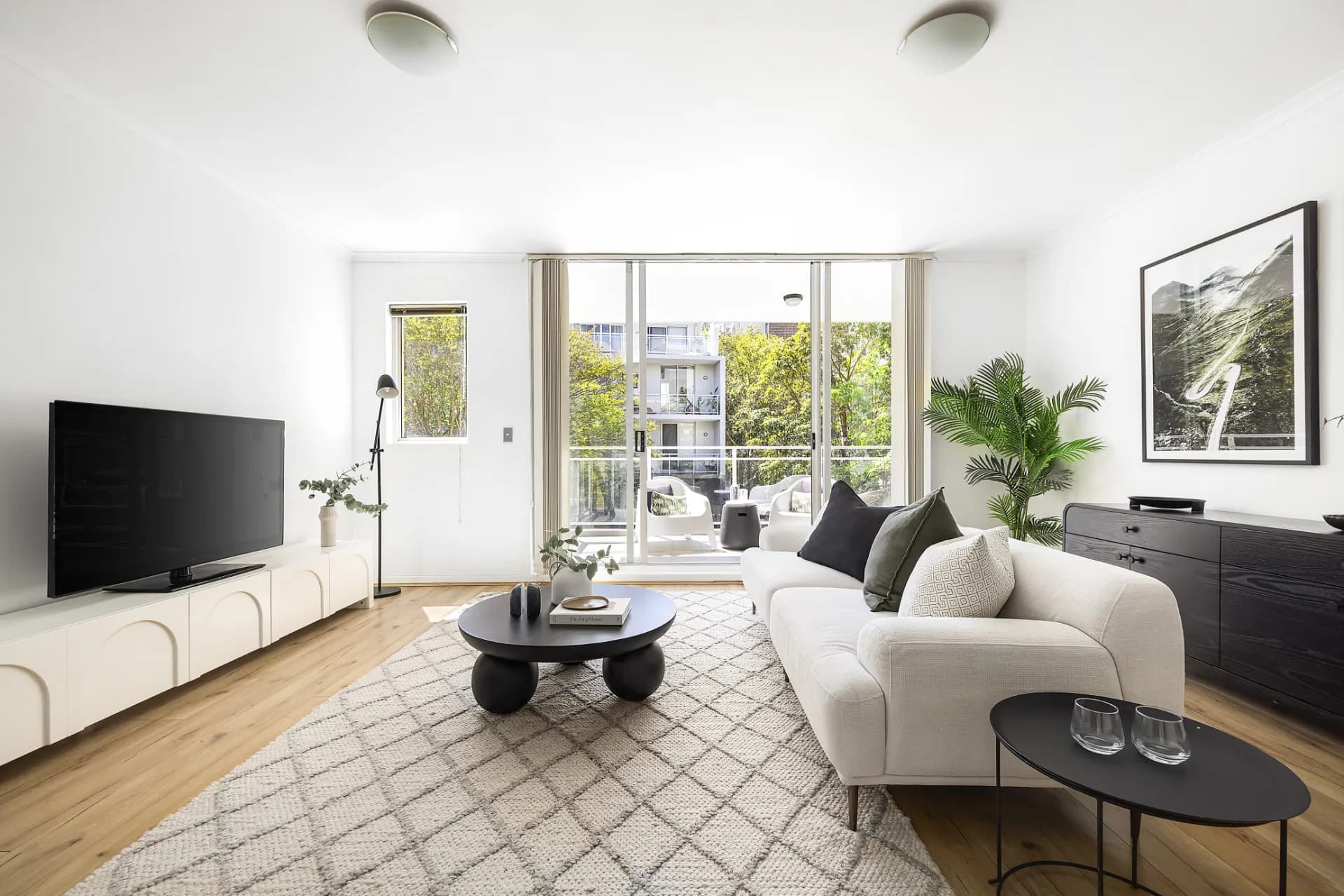 16/4 Gillespie Avenue, Alexandria., Alexandria - Image 1
