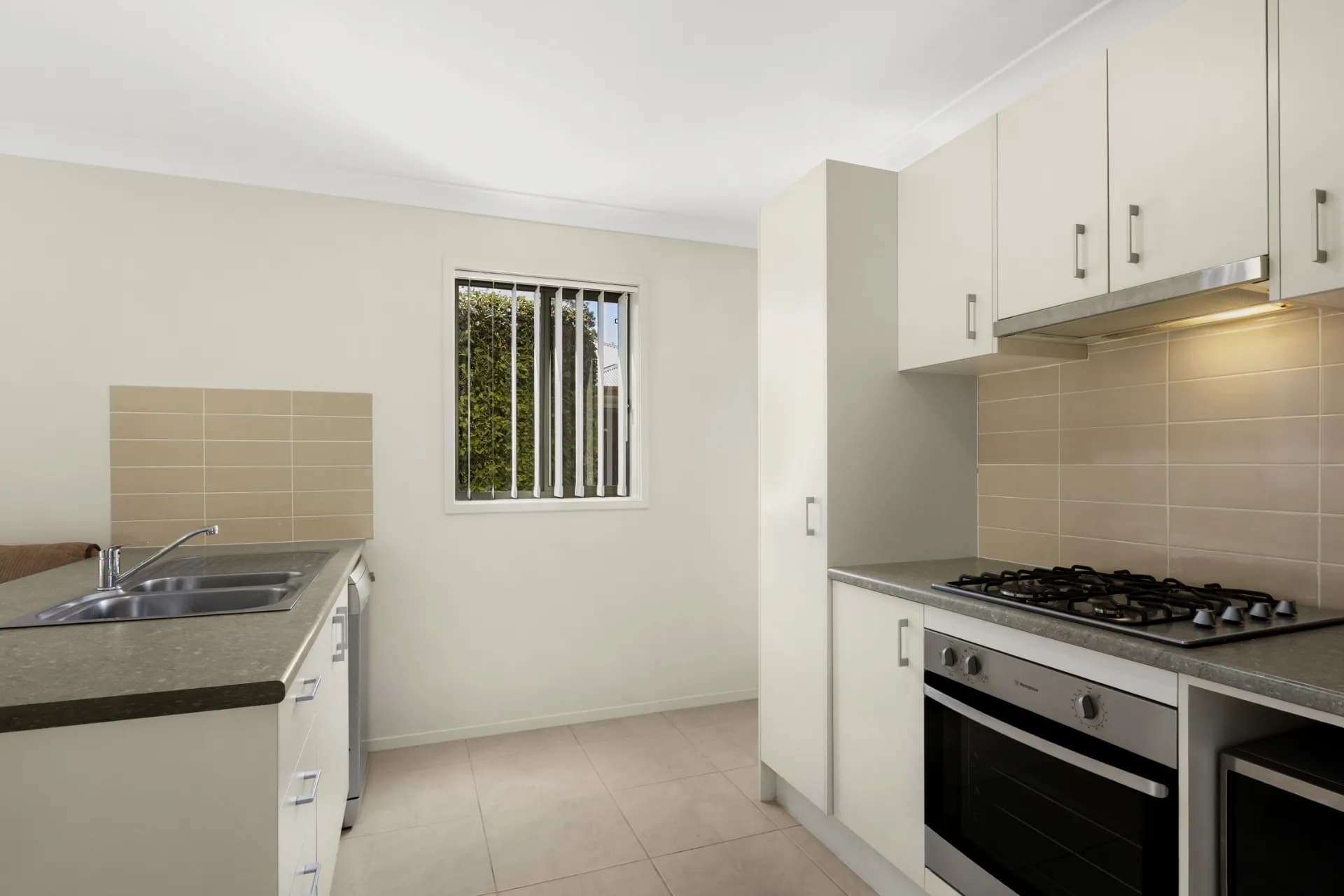 11 Blackbird Street, Thornton - Thumbnail 3