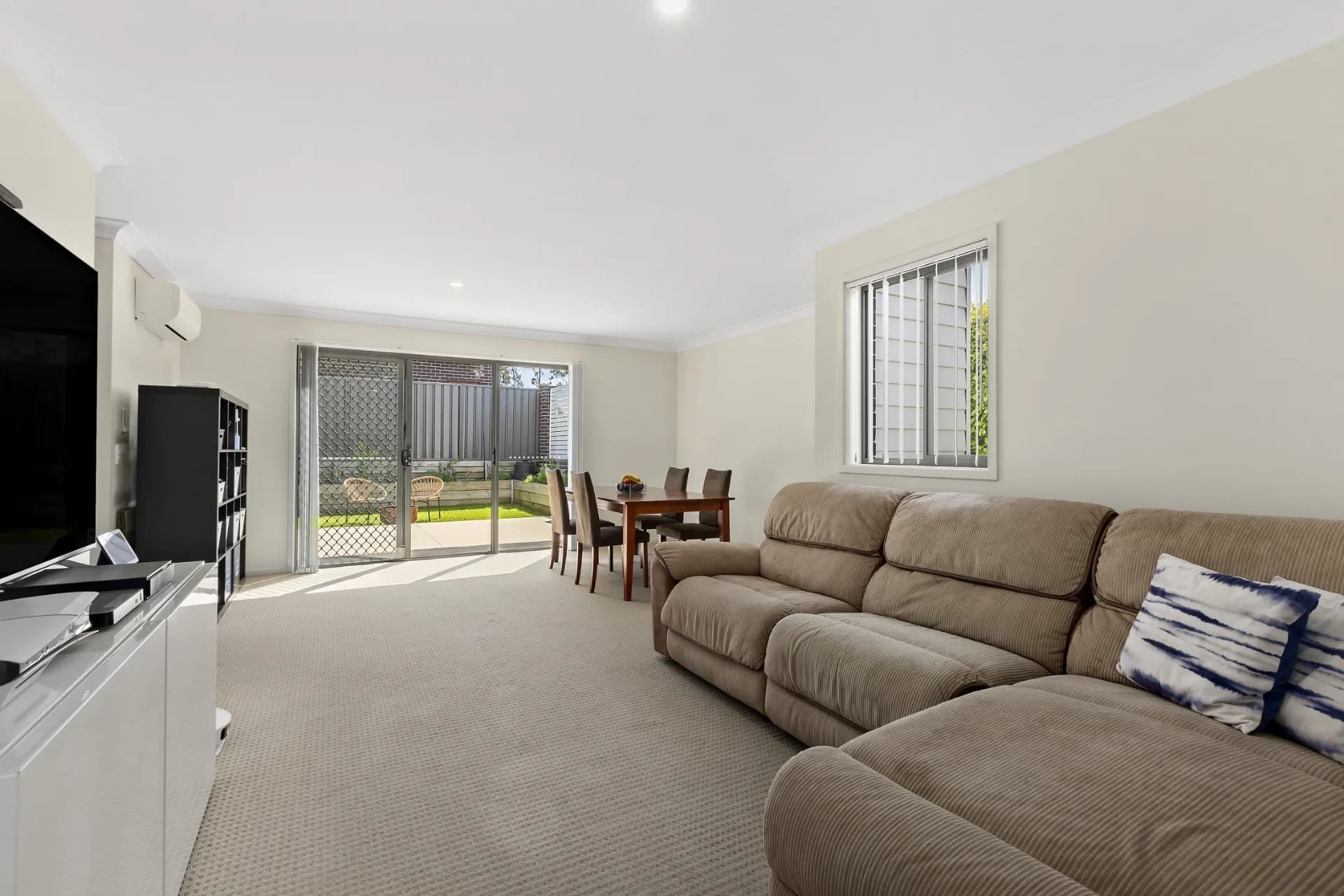 11 Blackbird Street, Thornton - Thumbnail 4