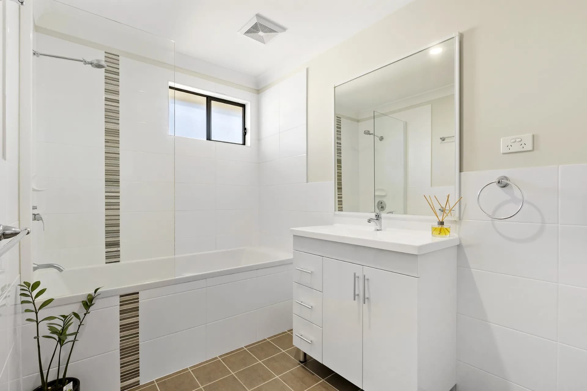 11 Blackbird Street, Thornton - Thumbnail 7