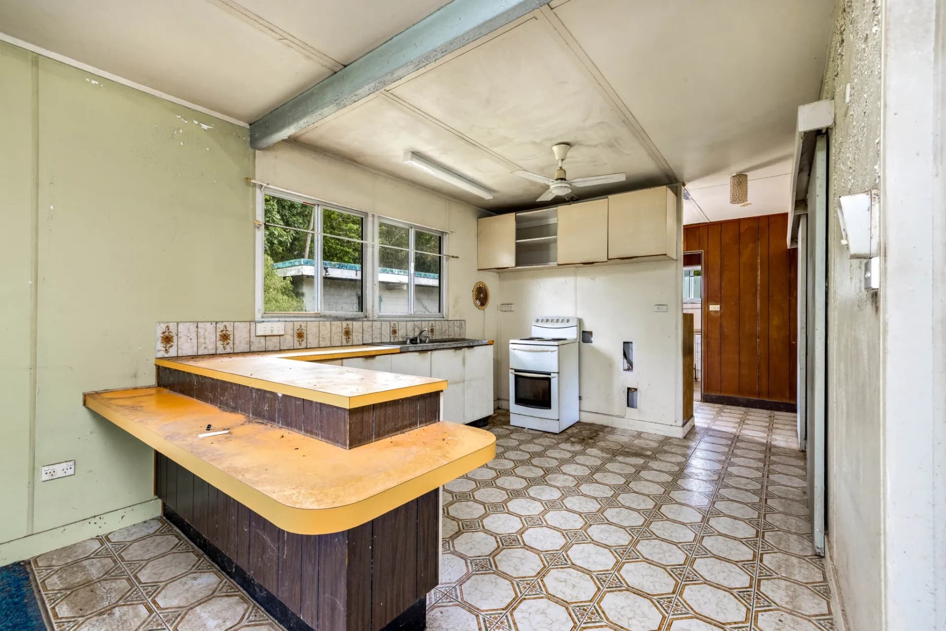 8-10 Badilla Street, Edmonton - Thumbnail 5