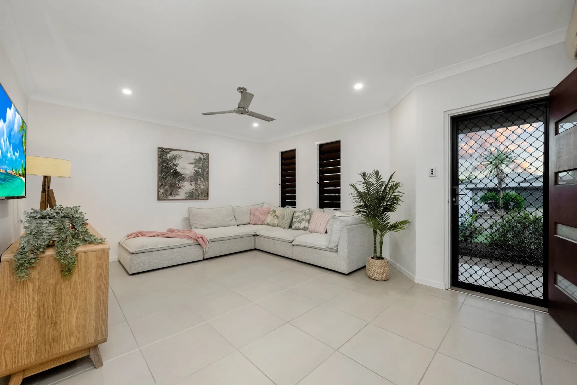 122 Daintree Drive, Bushland Beach - Thumbnail 3