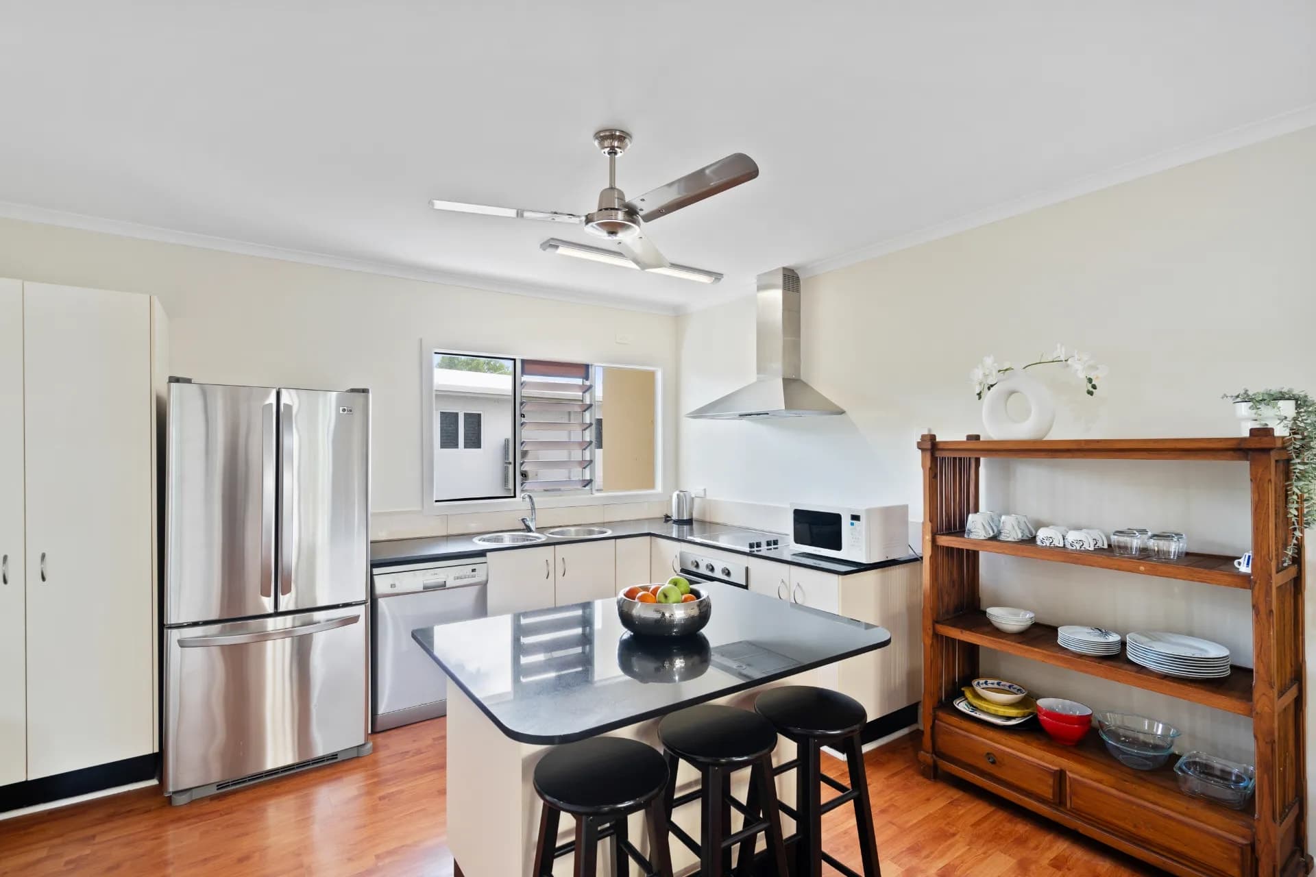 4/15 Amphora Street, Palm Cove., Palm Cove - Thumbnail 2