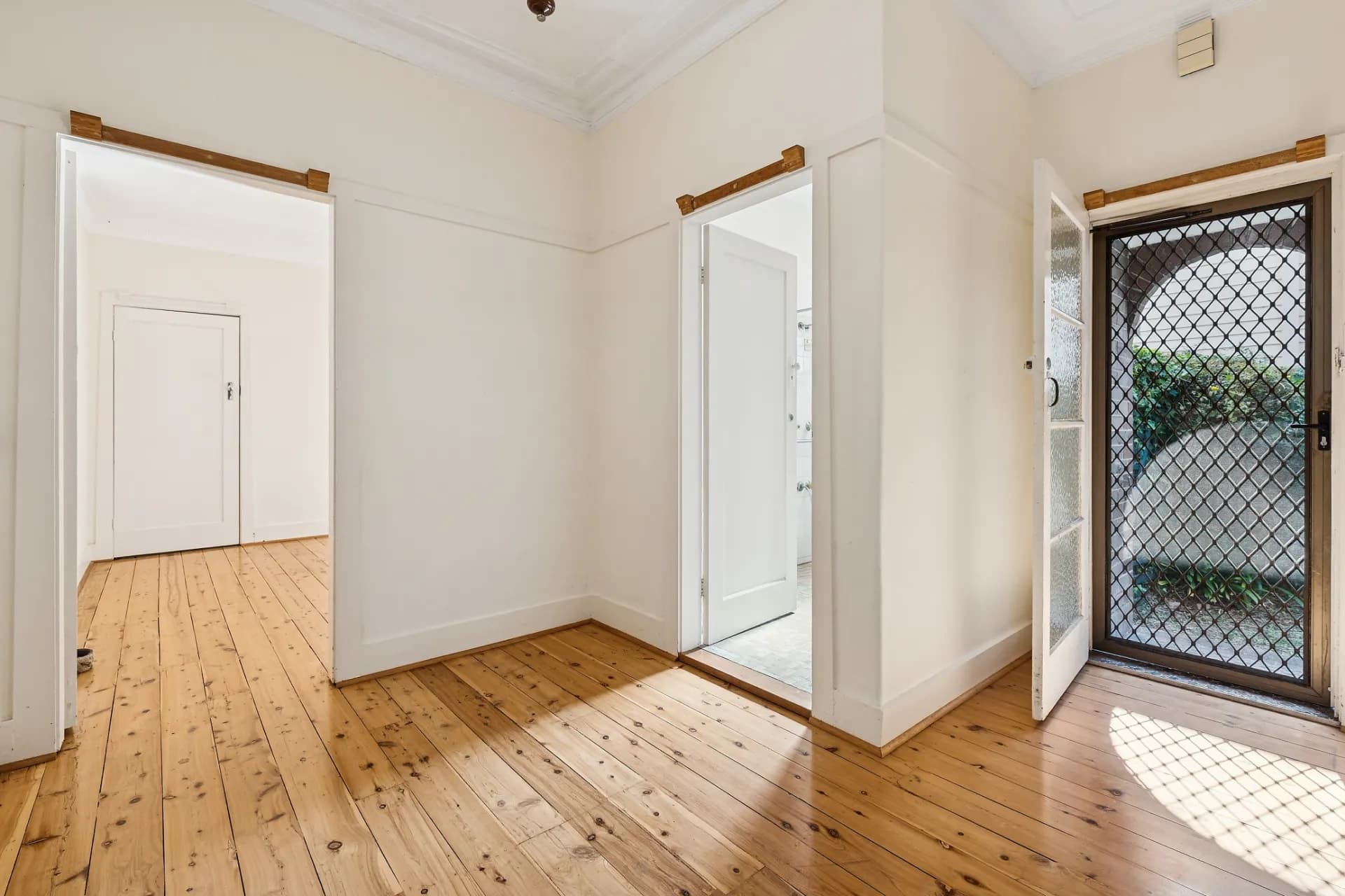 17 Garfield Street, Carlton - Thumbnail 3