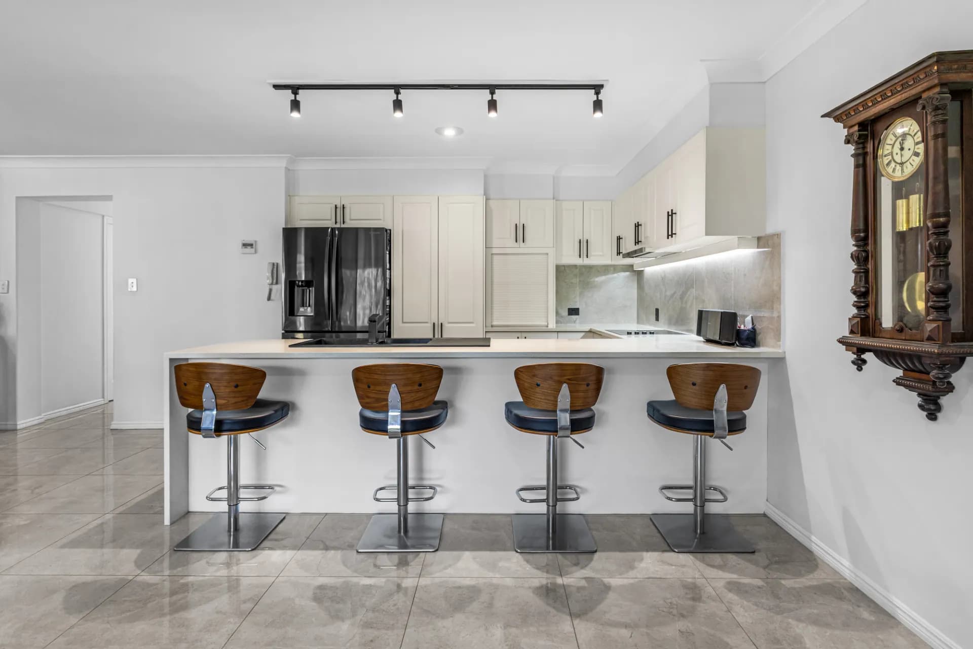 4/6-12 Monterey Keys  Drive, Helensvale., Helensvale - Thumbnail 4