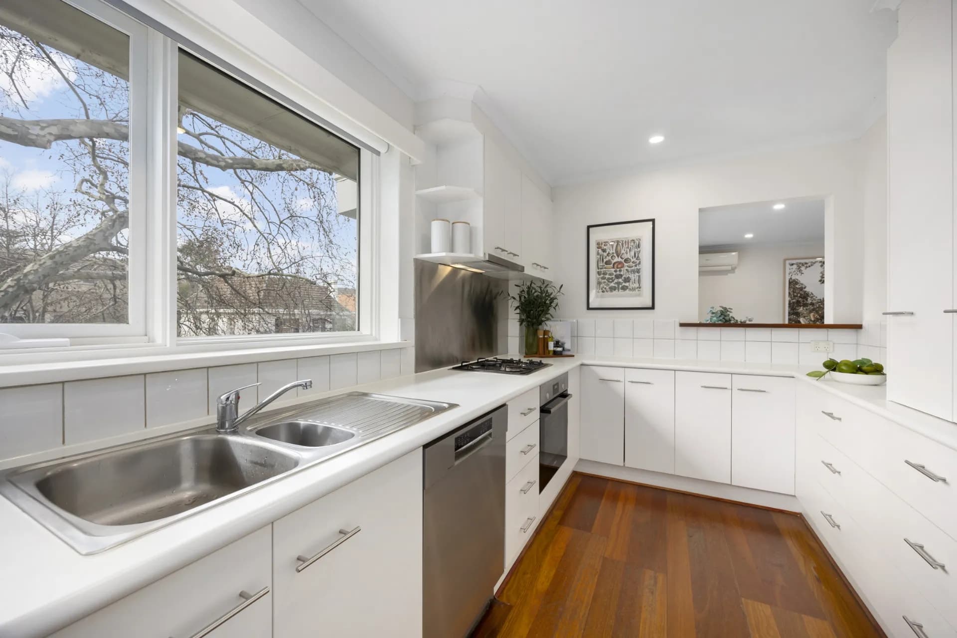 22/17-23 Mona Place, South Yarra - Thumbnail 2