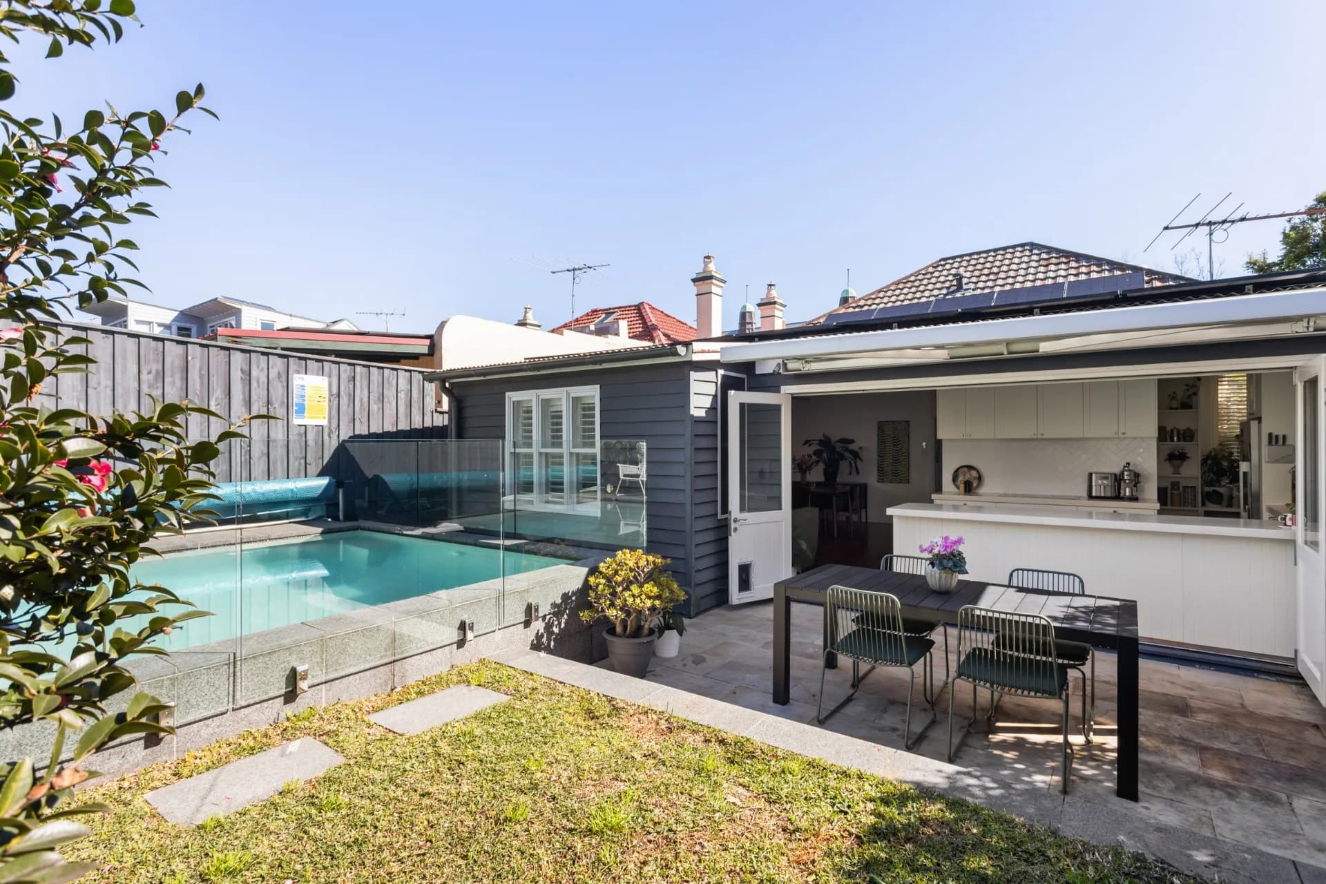 207 Johnston  Street, Annandale., Annandale - Thumbnail 2