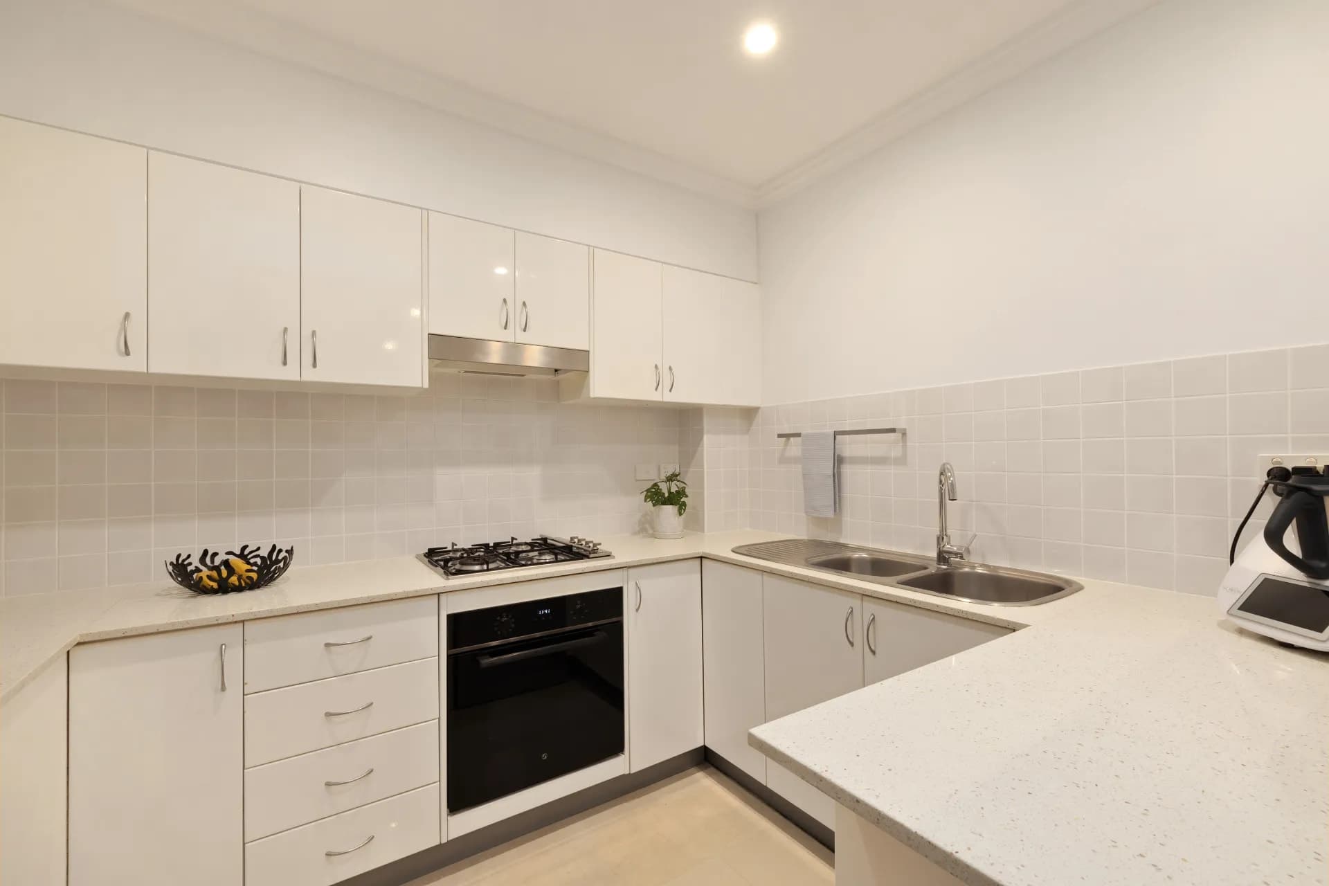 8/34-36 Brookvale Avenue, Brookvale., Brookvale - Thumbnail 3